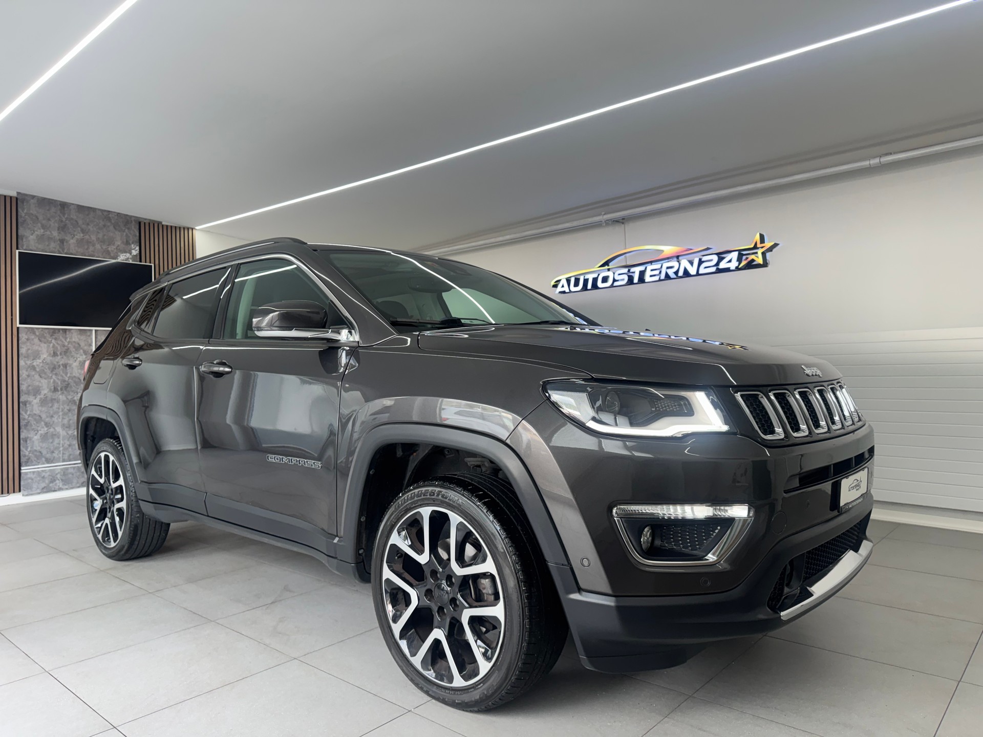 JEEP Compass 1.4 Turbo Limited AWD 9ATX*CH-Fahrzeug*Panoramadach*AHK*-showroom-element-1
