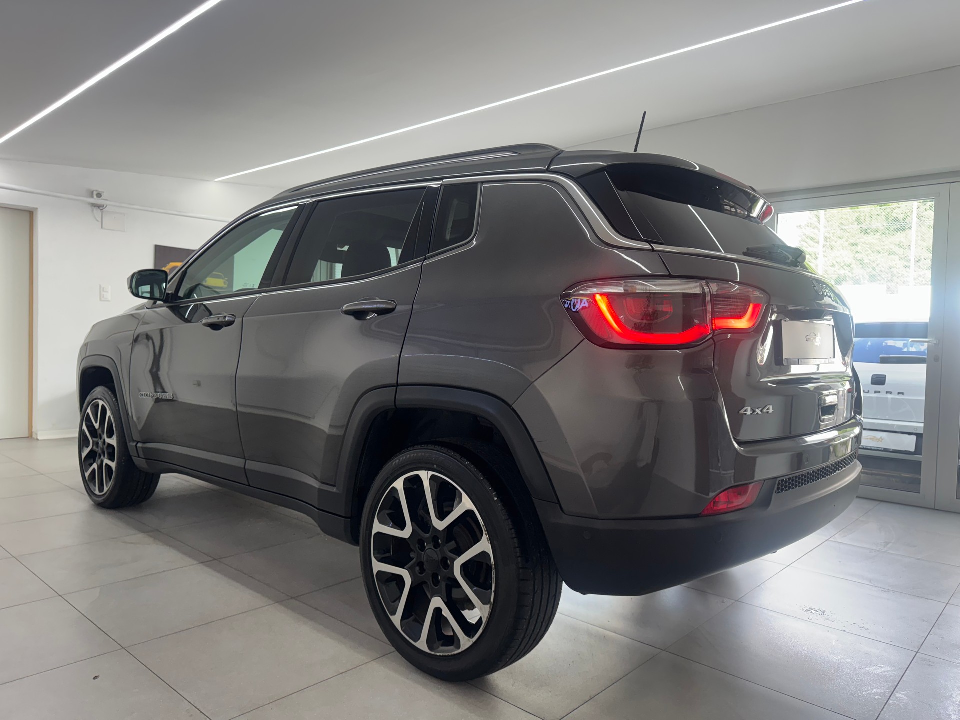 JEEP Compass 1.4 Turbo Limited AWD 9ATX*CH-Fahrzeug*Panoramadach*AHK*-image-5