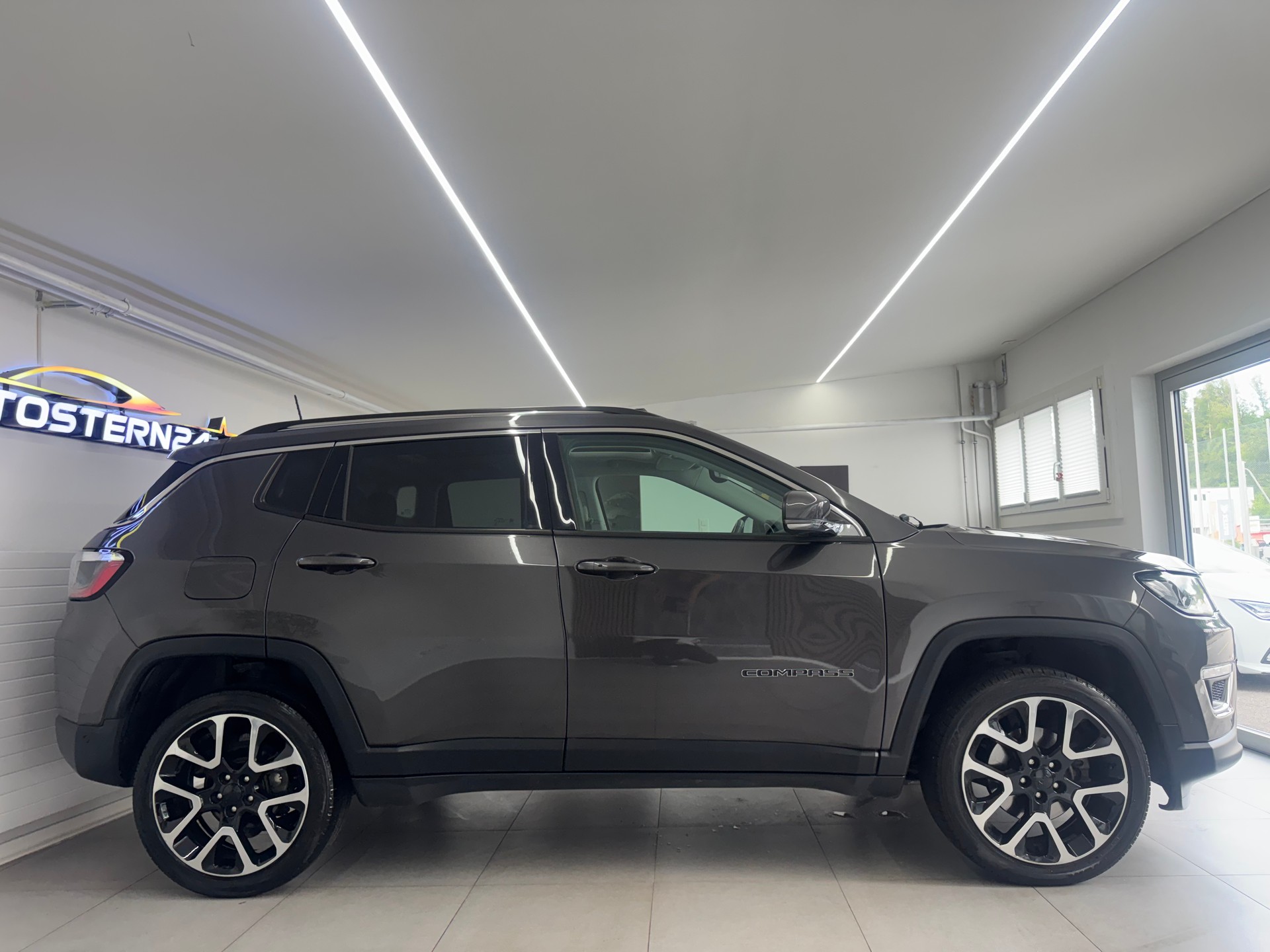 JEEP Compass 1.4 Turbo Limited AWD 9ATX*CH-Fahrzeug*Panoramadach*AHK*-image-7