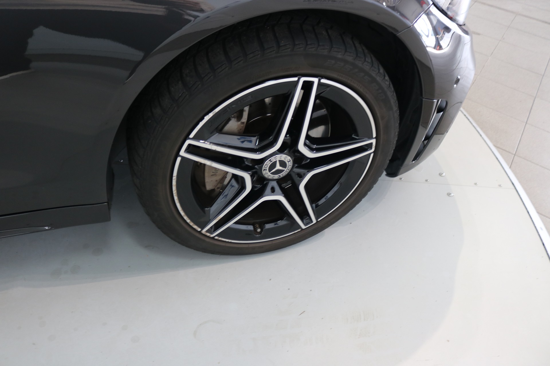 MERCEDES-BENZ C 300 d AMG Line 4Matic 9G-Tronic-image-37