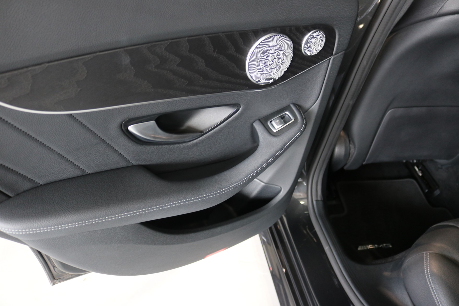 MERCEDES-BENZ C 300 d AMG Line 4Matic 9G-Tronic-image-43