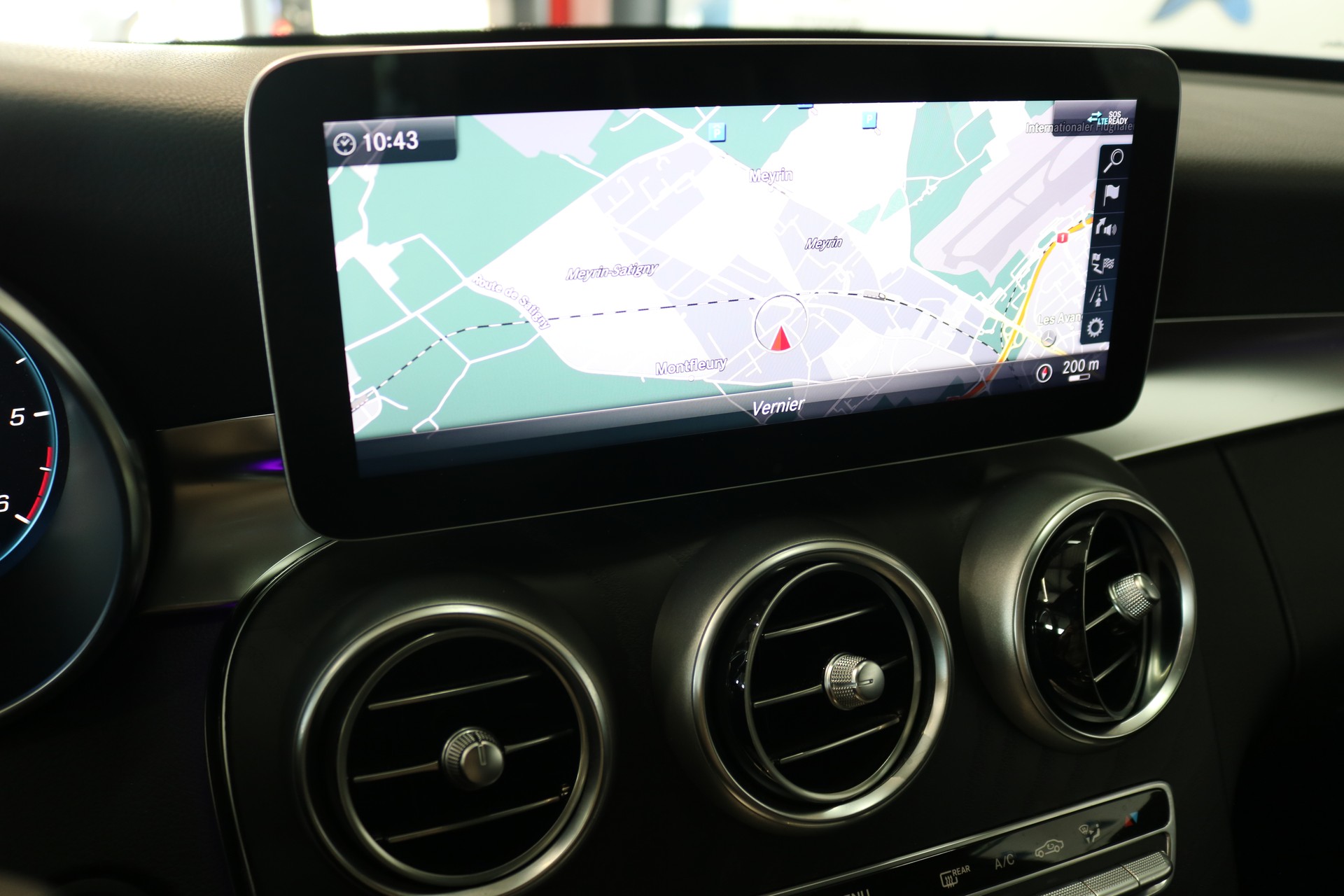 MERCEDES-BENZ C 300 d AMG Line 4Matic 9G-Tronic-image-57
