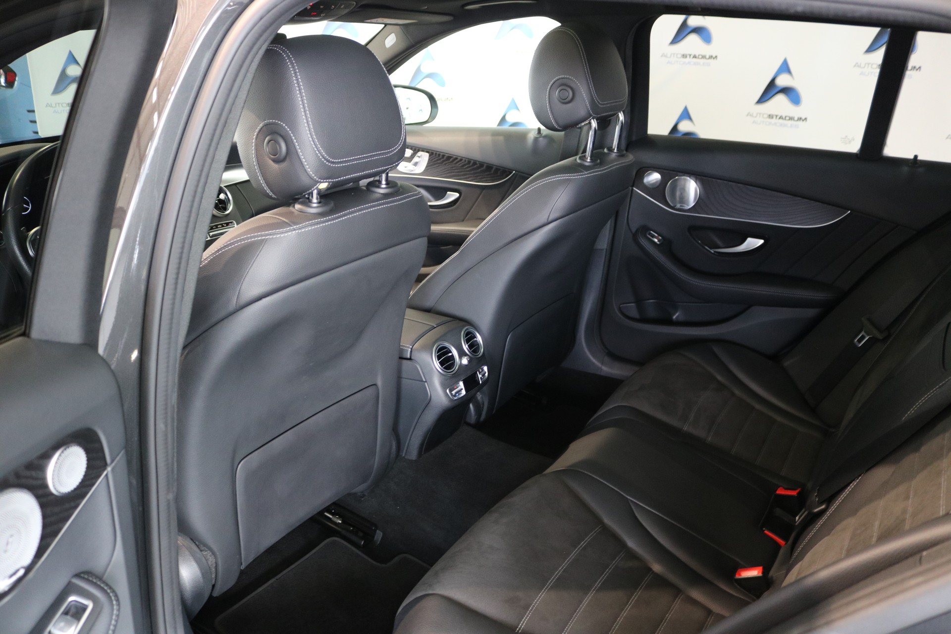 MERCEDES-BENZ C 300 d AMG Line 4Matic 9G-Tronic-image-40