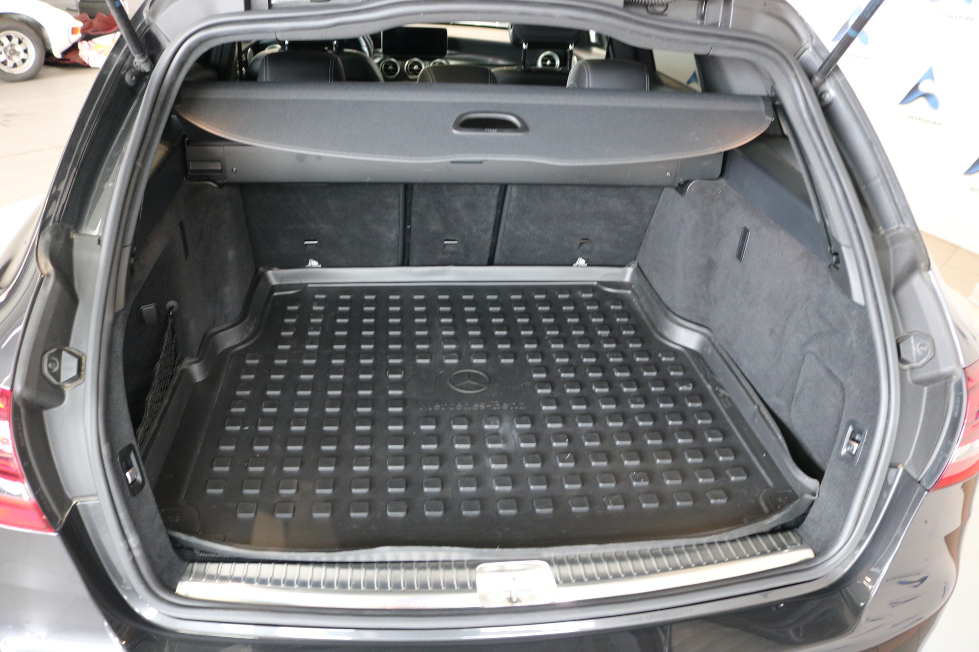 MERCEDES-BENZ C 300 d AMG Line 4Matic 9G-Tronic-image-5