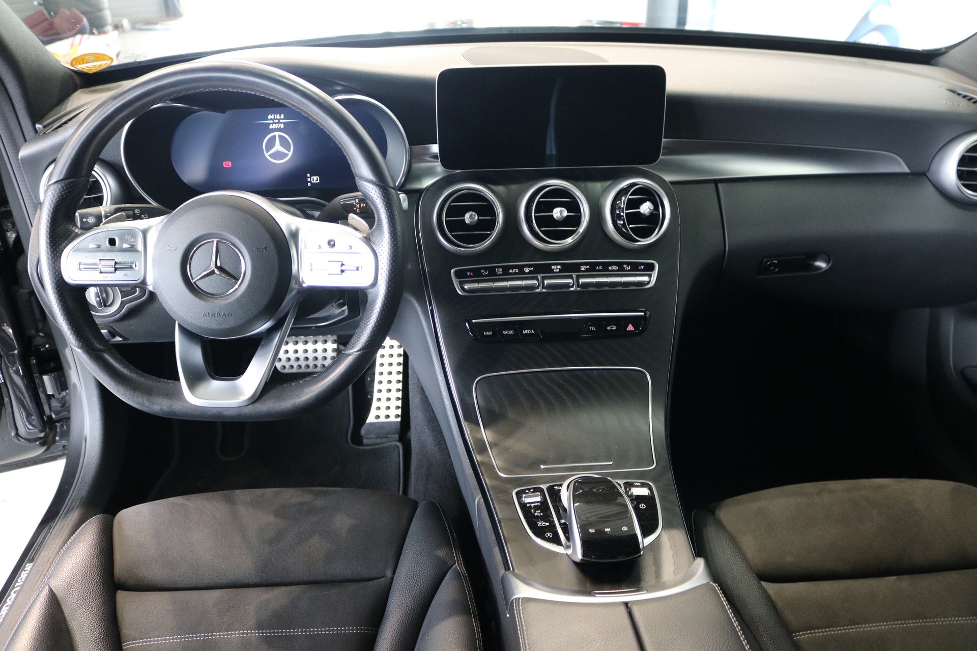 MERCEDES-BENZ C 300 d AMG Line 4Matic 9G-Tronic-image-45