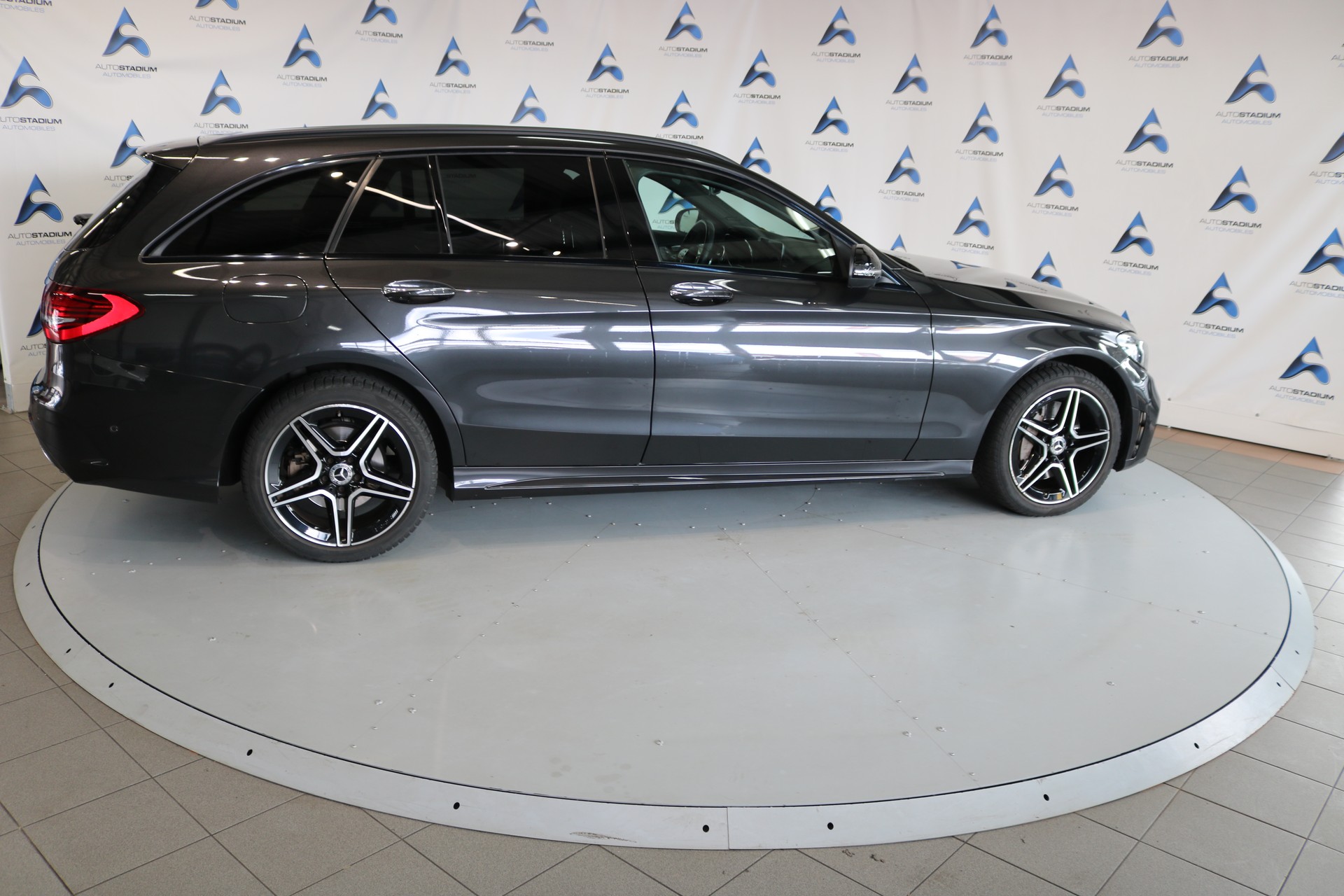 MERCEDES-BENZ C 300 d AMG Line 4Matic 9G-Tronic-image-26