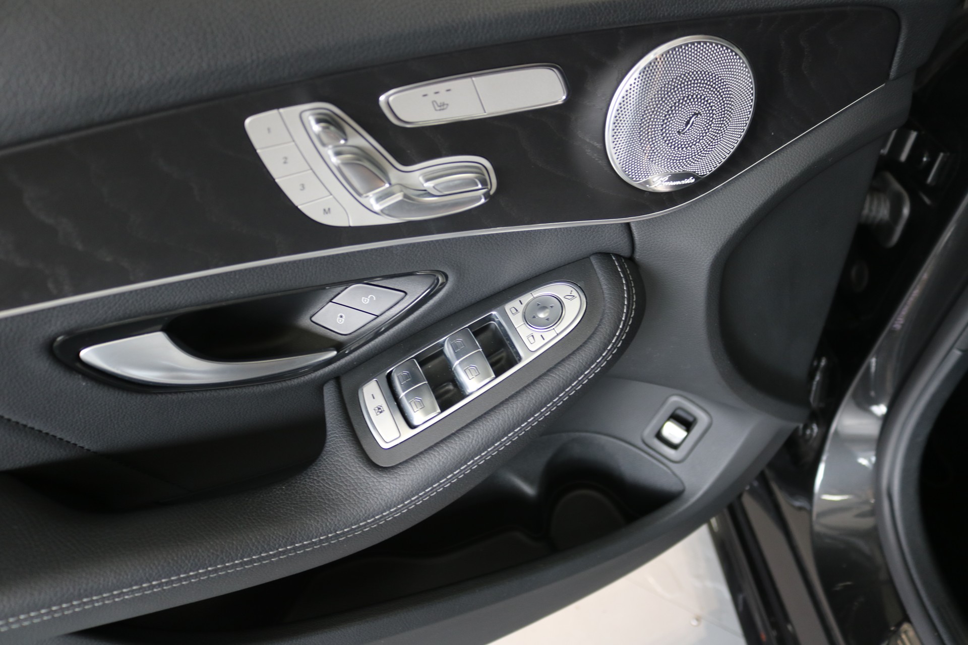MERCEDES-BENZ C 300 d AMG Line 4Matic 9G-Tronic-image-47