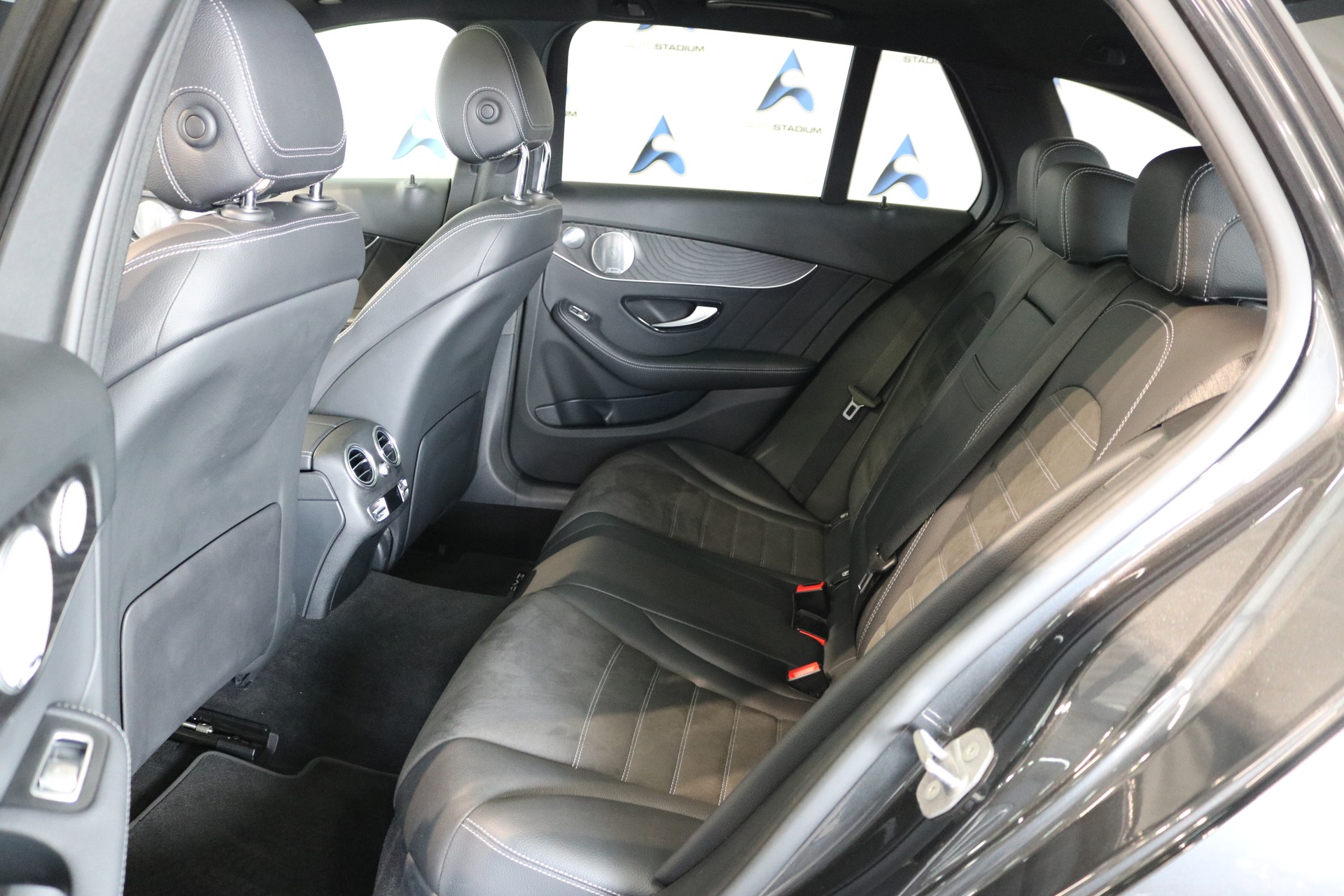 MERCEDES-BENZ C 300 d AMG Line 4Matic 9G-Tronic-image-41
