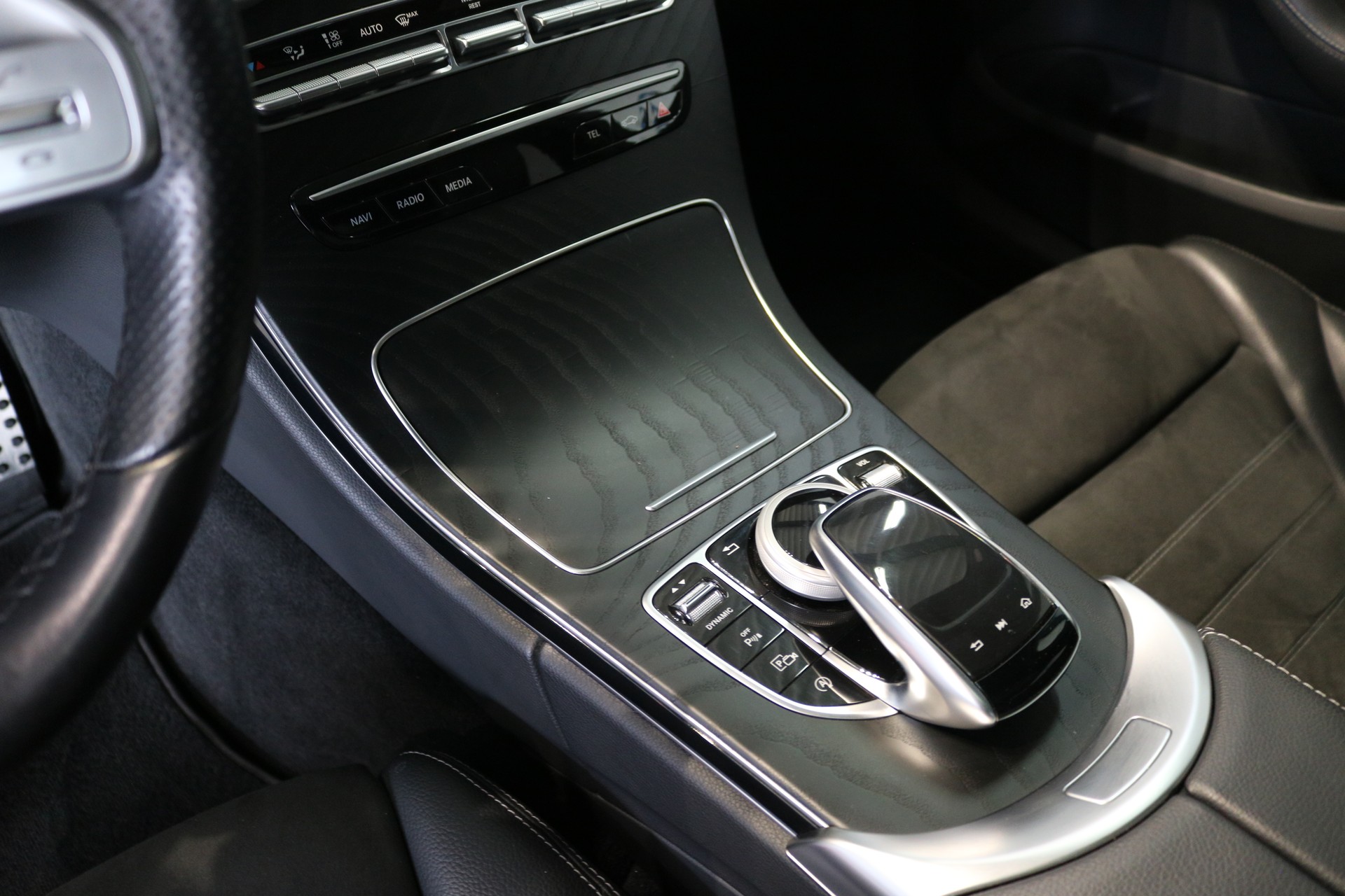 MERCEDES-BENZ C 300 d AMG Line 4Matic 9G-Tronic-image-52