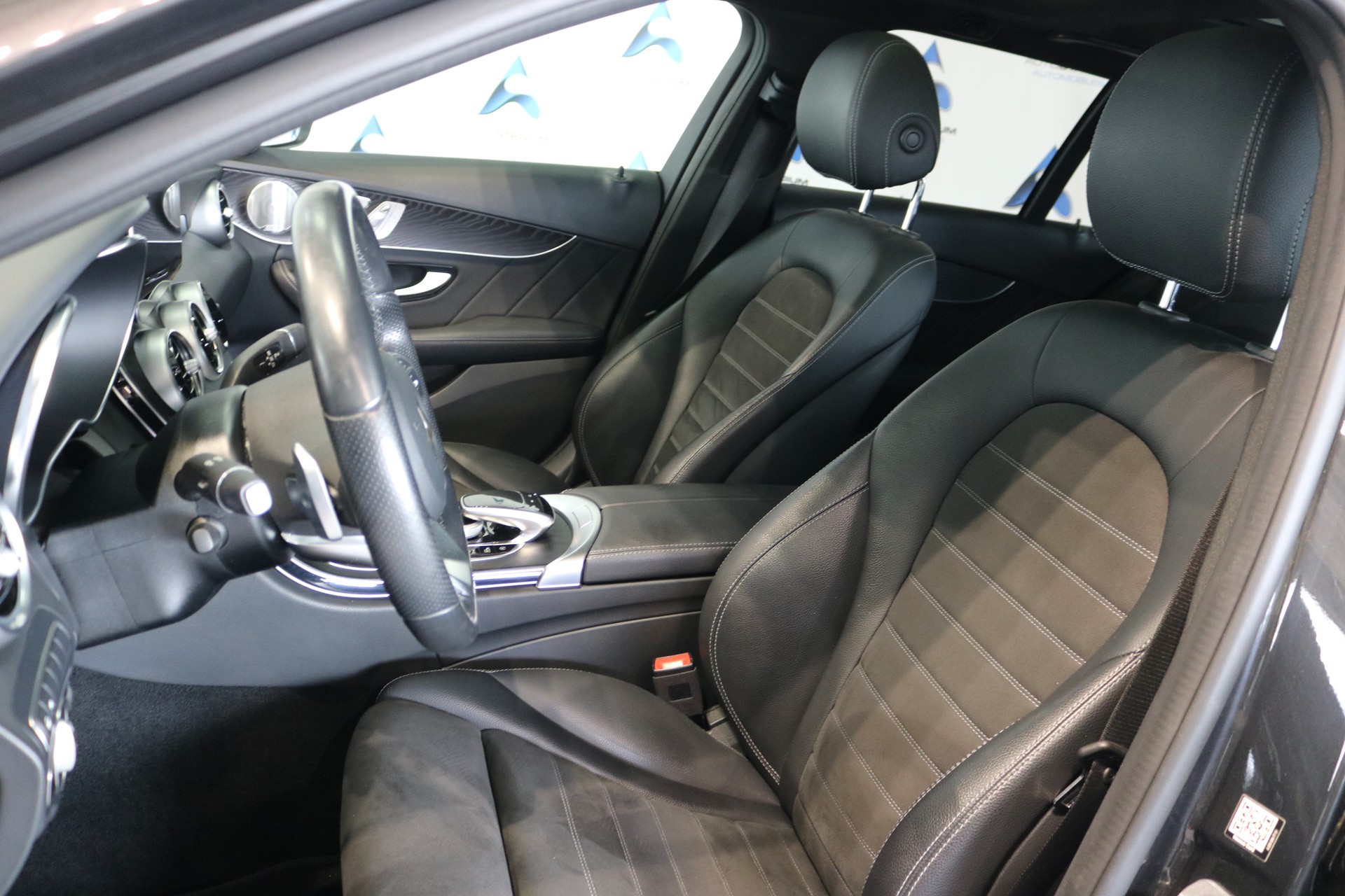 MERCEDES-BENZ C 300 d AMG Line 4Matic 9G-Tronic-showroom-element-3