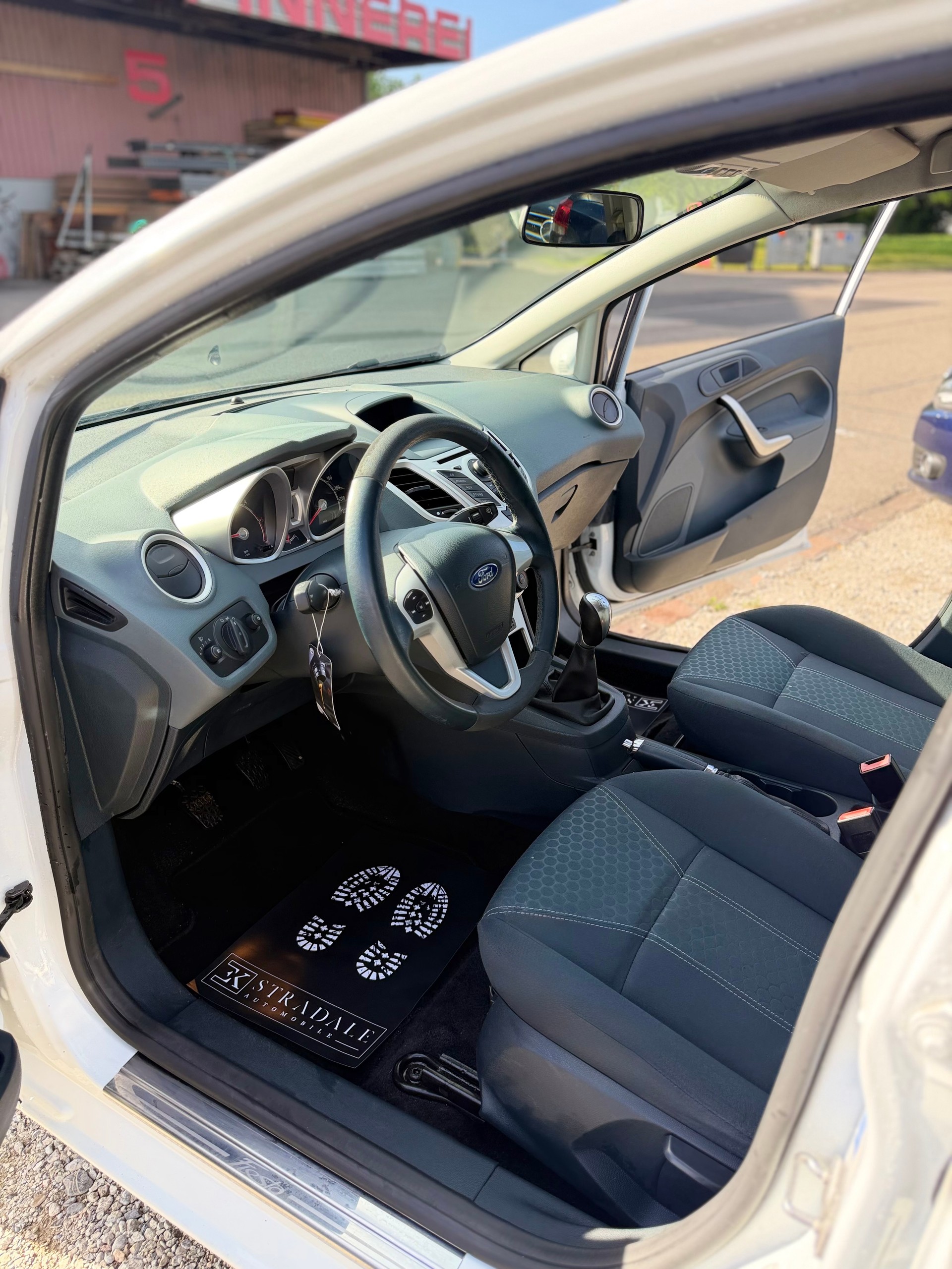 FORD Fiesta 1.6 16V TDCi Titanium-image-11
