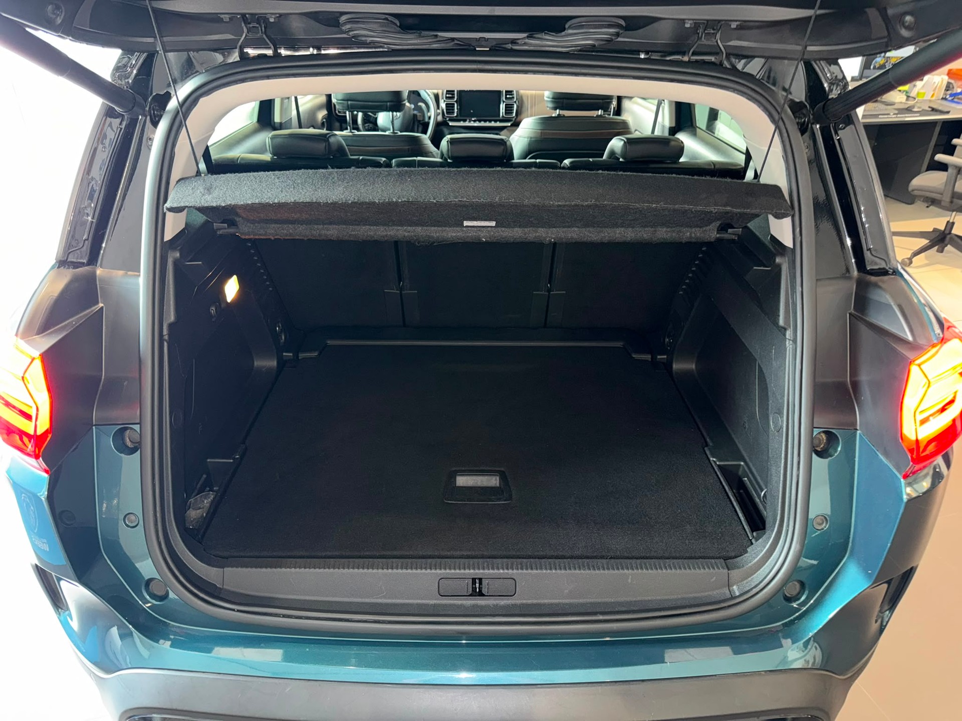CITROEN C5 Aircross 1.6i PureTech Shine EAT8-showroom-element-3