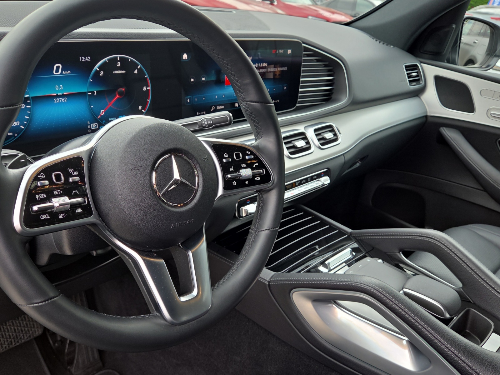 MERCEDES-BENZ GLE 300 d 4Matic-image-12
