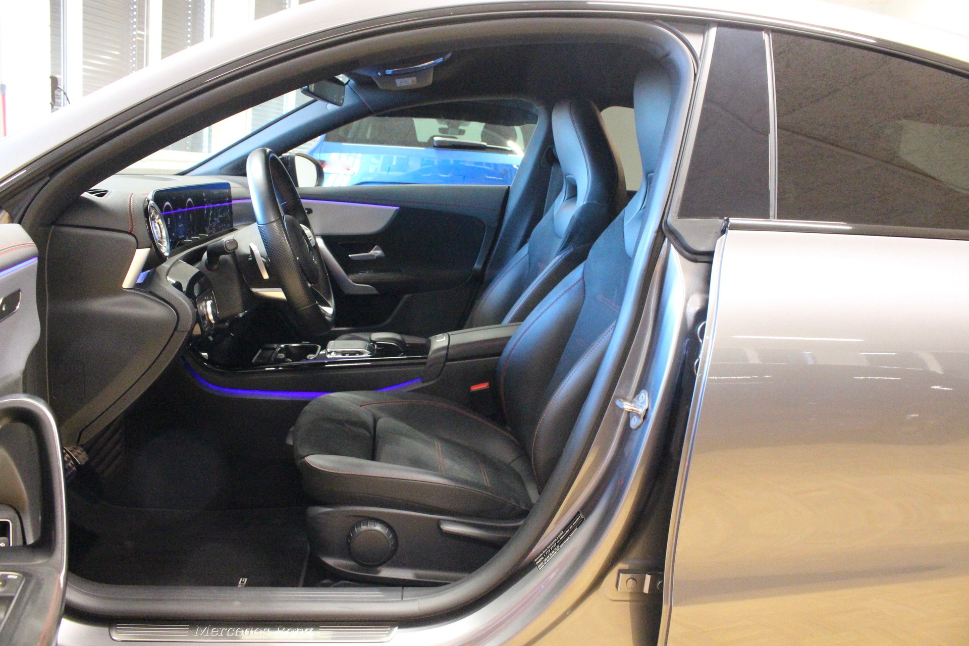 MERCEDES-BENZ CLA 220 AMG Line 7G-DCT 190PS • NIGHT Paket • 19" AMG Aluräder • Ambientebeleuchtung-image-9