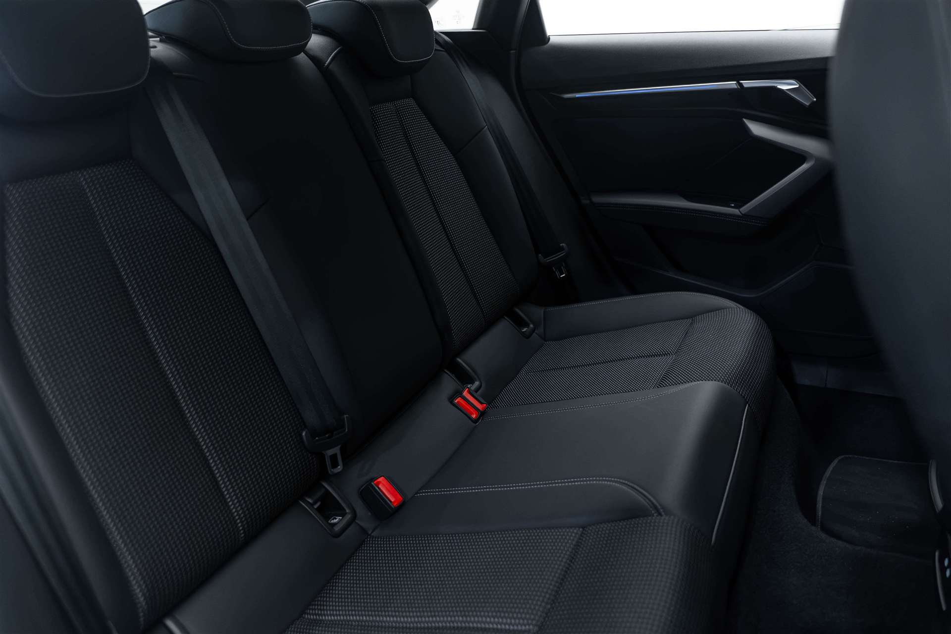 AUDI A3 Limousine 35 TDi S-Line S-Tronic Automat-image-10