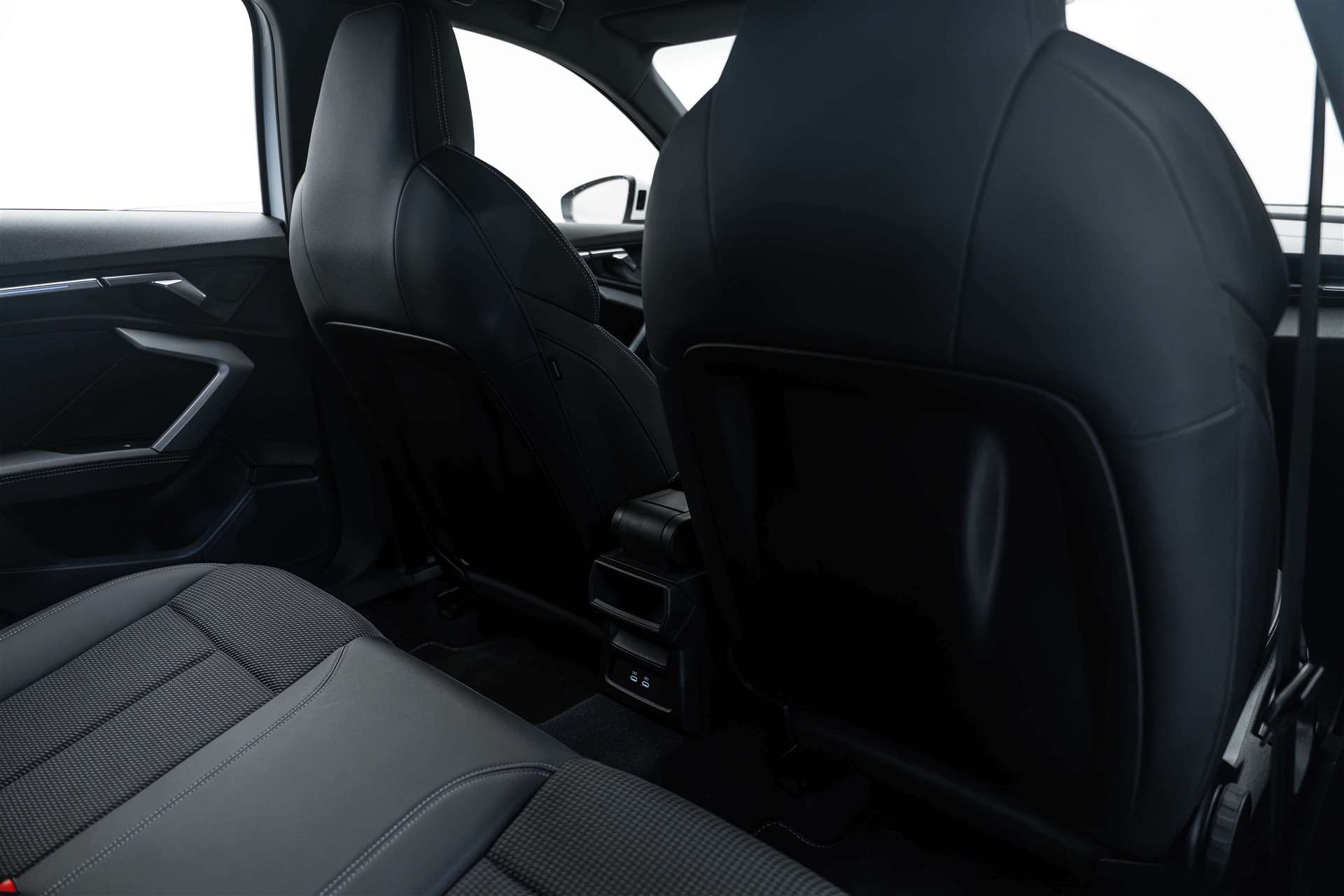AUDI A3 Limousine 35 TDi S-Line S-Tronic Automat-image-9