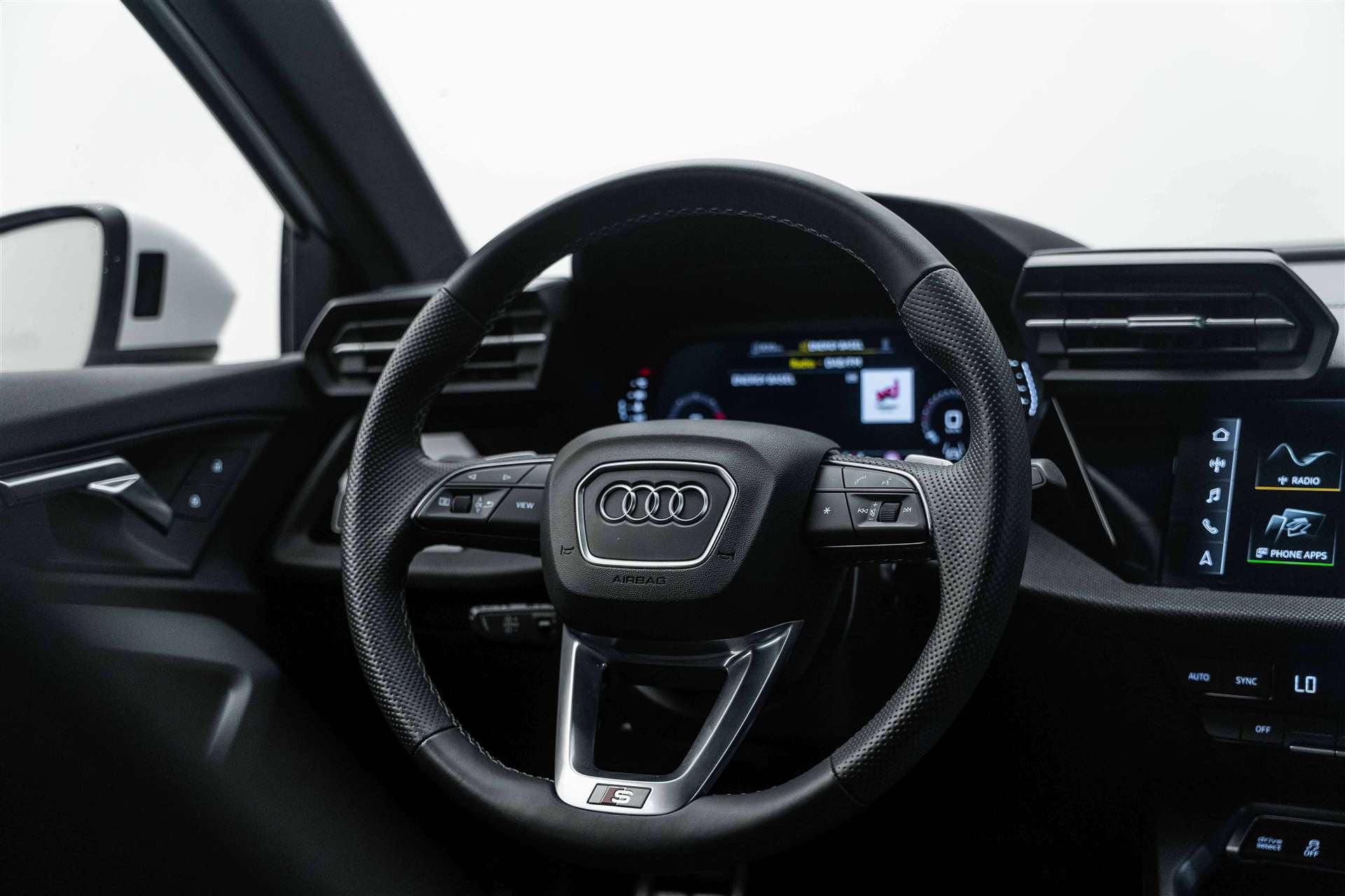 AUDI A3 Limousine 35 TDi S-Line S-Tronic Automat-image-6