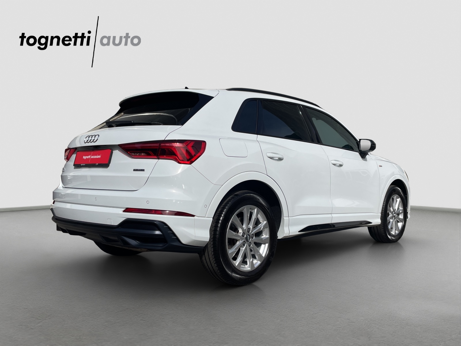 AUDI Q3 45 TFSI S line quattro S-tronic-showroom-element-3