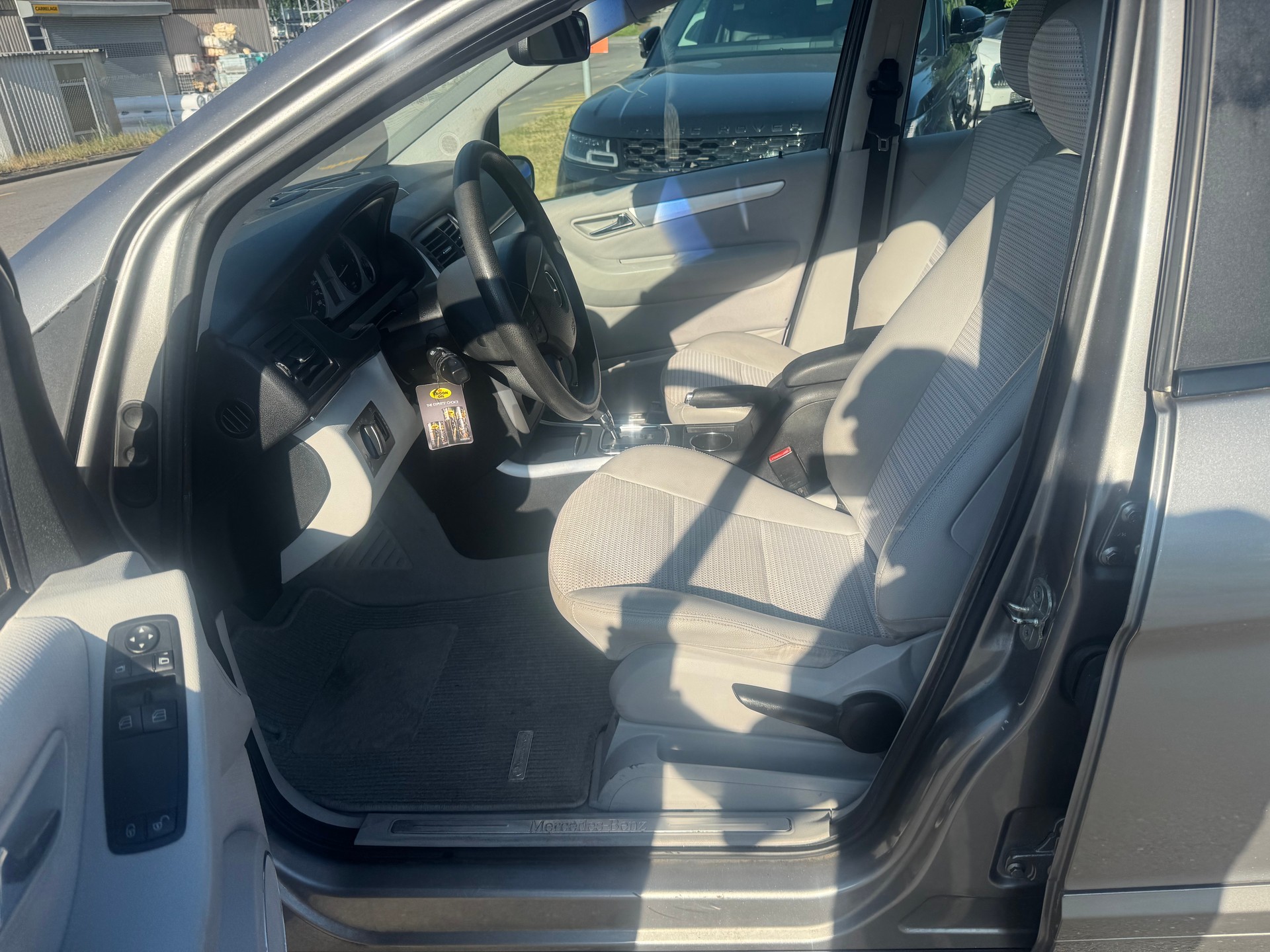 MERCEDES-BENZ B 200-image-10