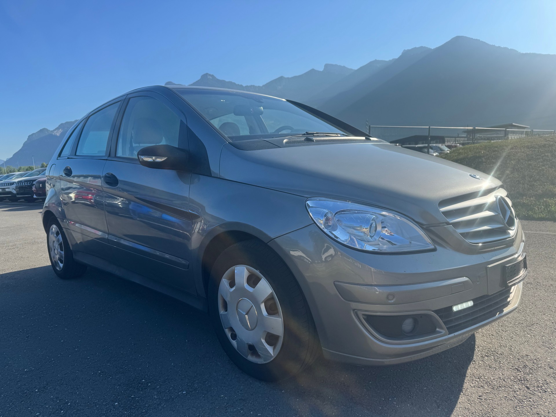 MERCEDES-BENZ B 200-showroom-element-3
