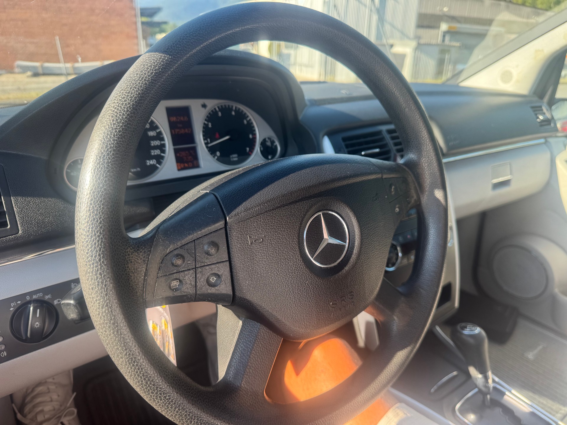MERCEDES-BENZ B 200-image-23