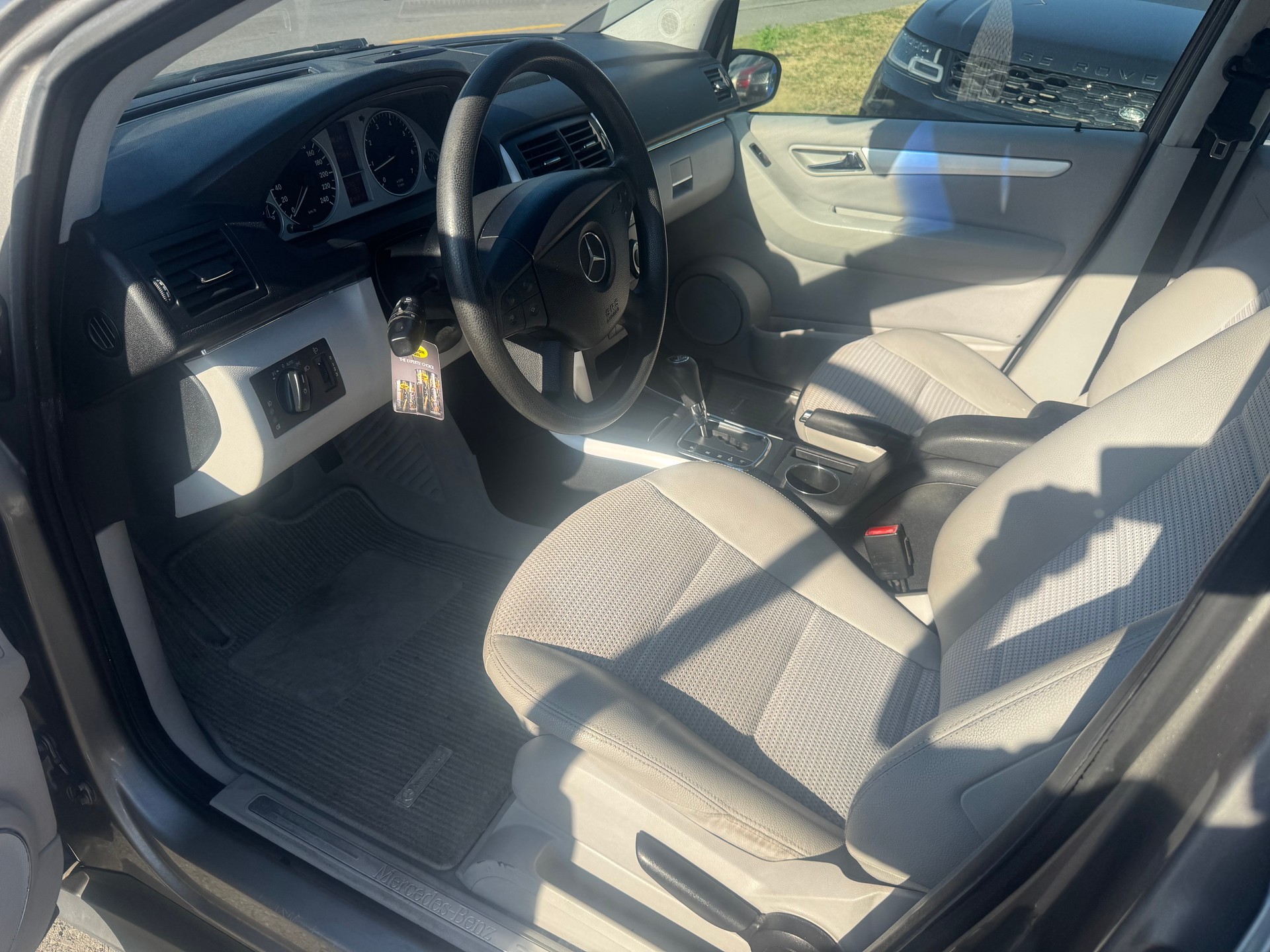 MERCEDES-BENZ B 200-image-15