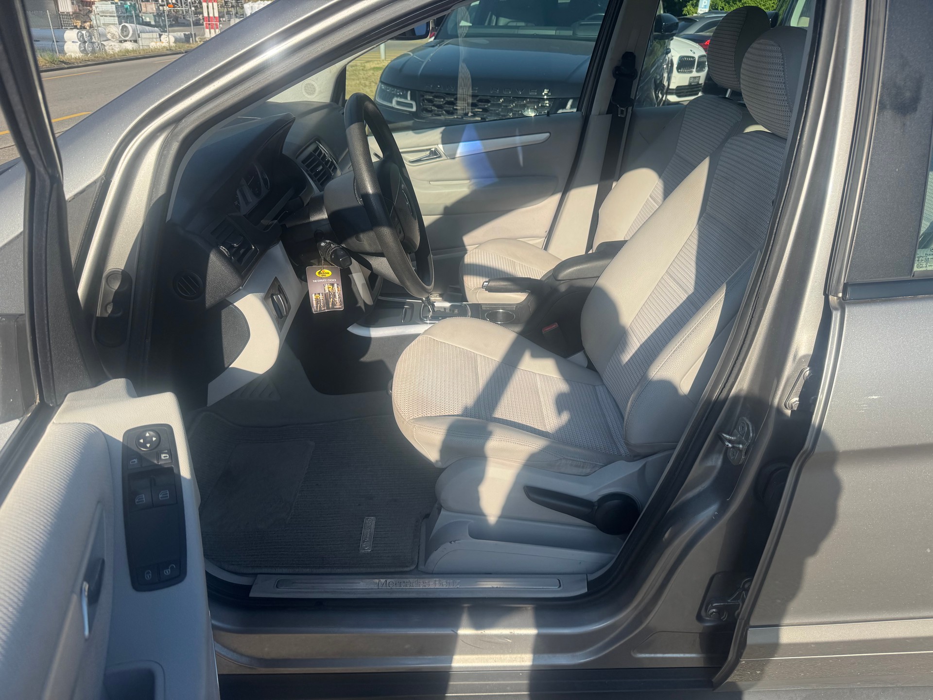 MERCEDES-BENZ B 200-image-11