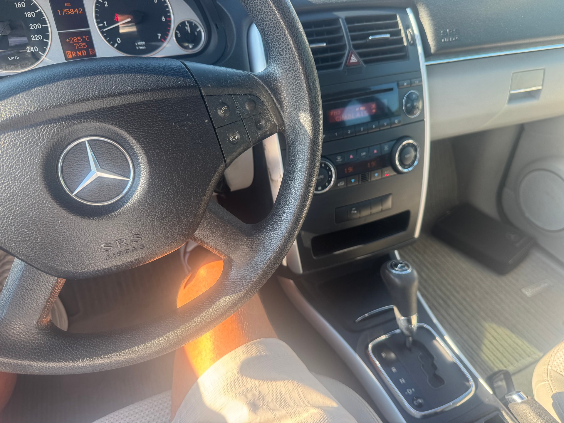 MERCEDES-BENZ B 200-image-22