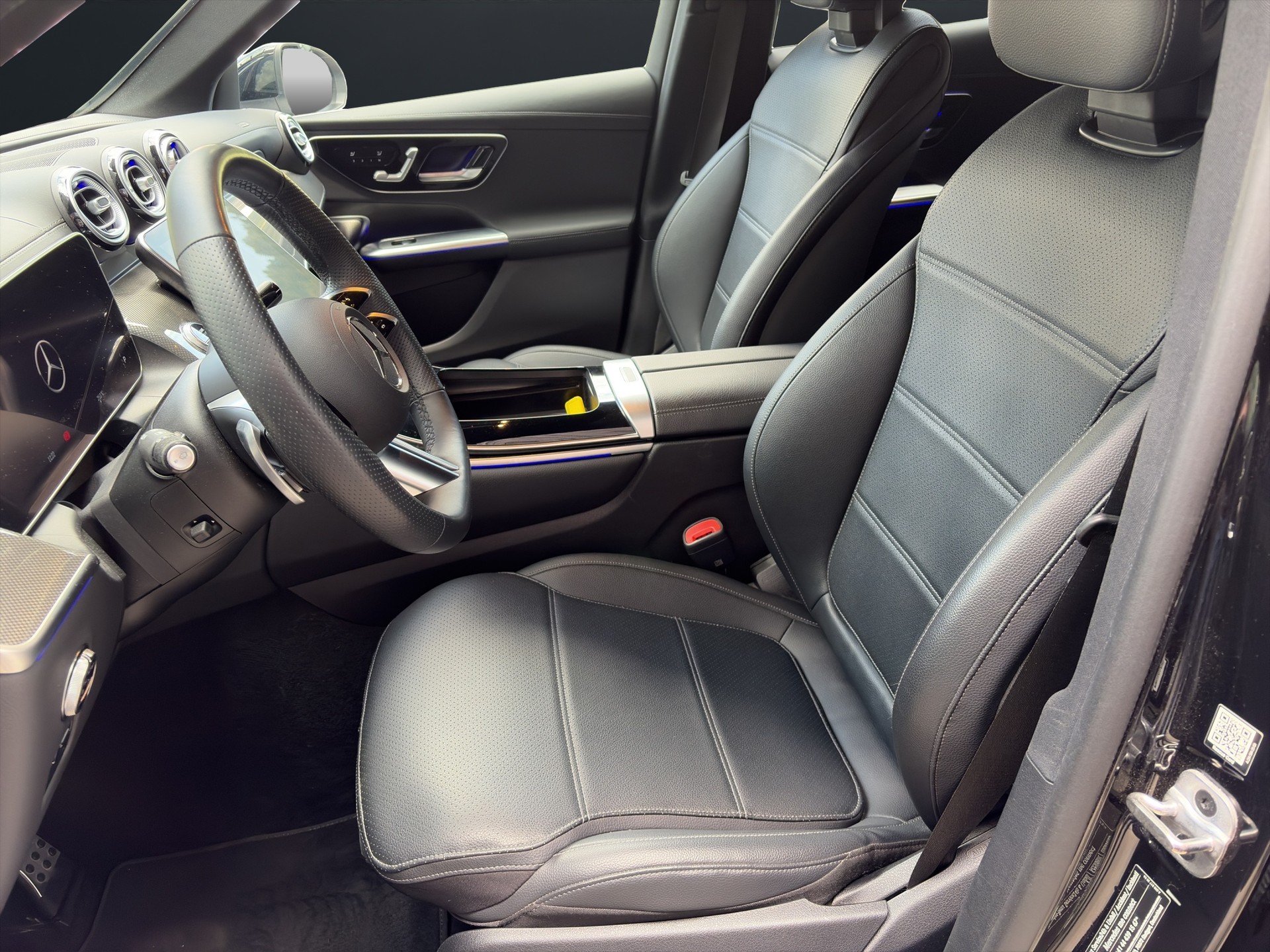 MERCEDES-BENZ GLC 300 AMG Line 4matic-image-5