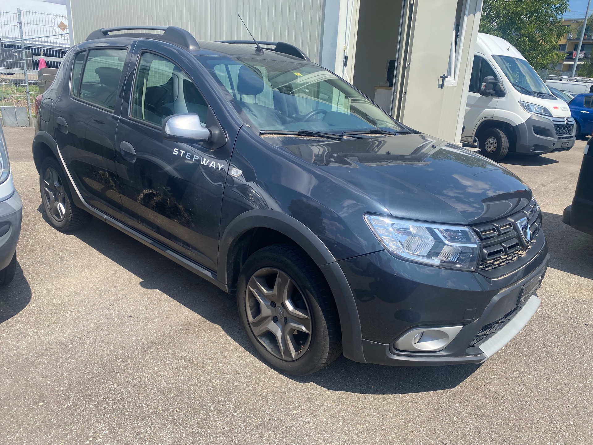 DACIA Sandero TCe 90 Lauréate Automatic-image-1