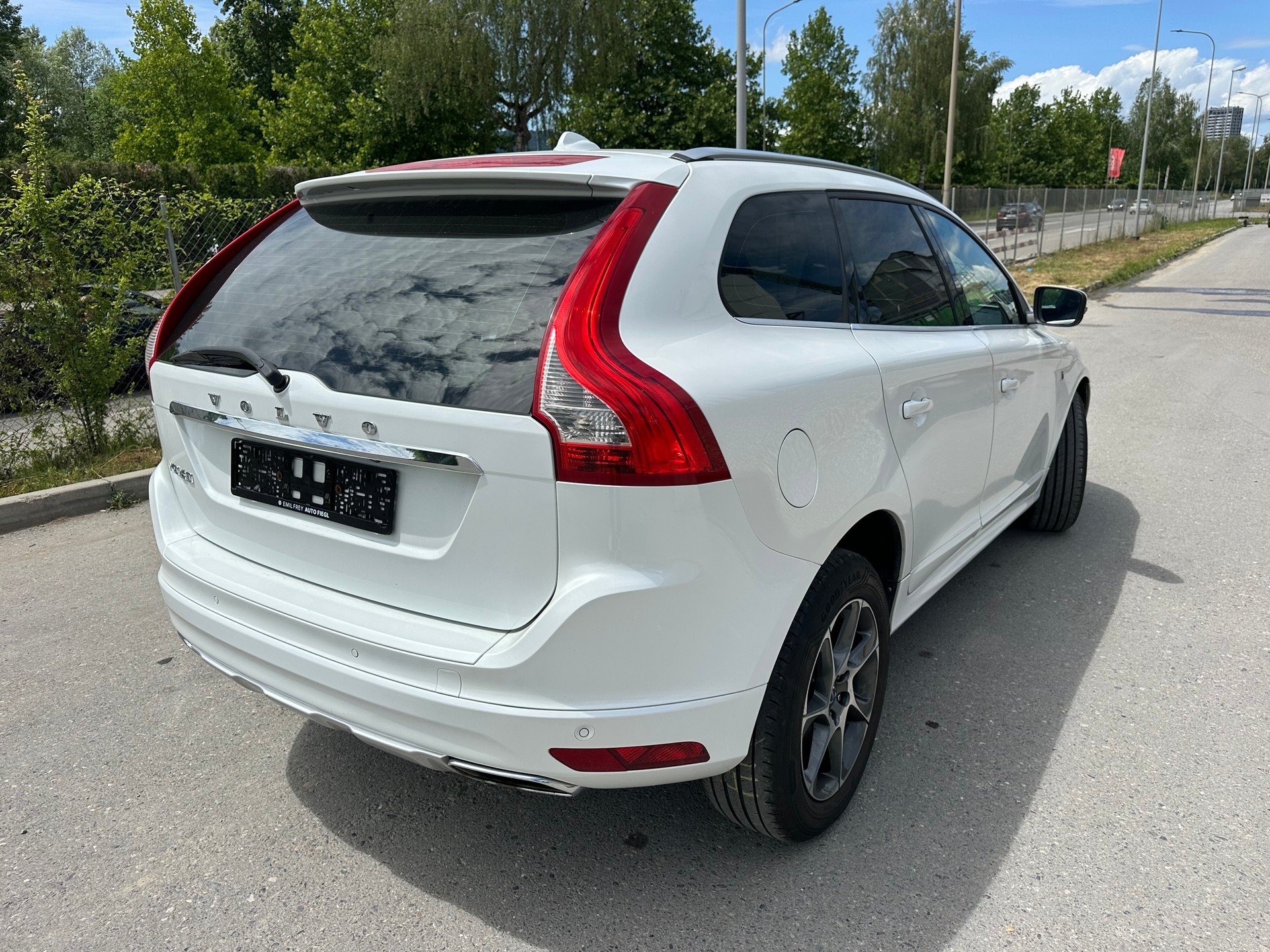 VOLVO XC60 D4 AWD OceanRace Geartronic-showroom-element-3