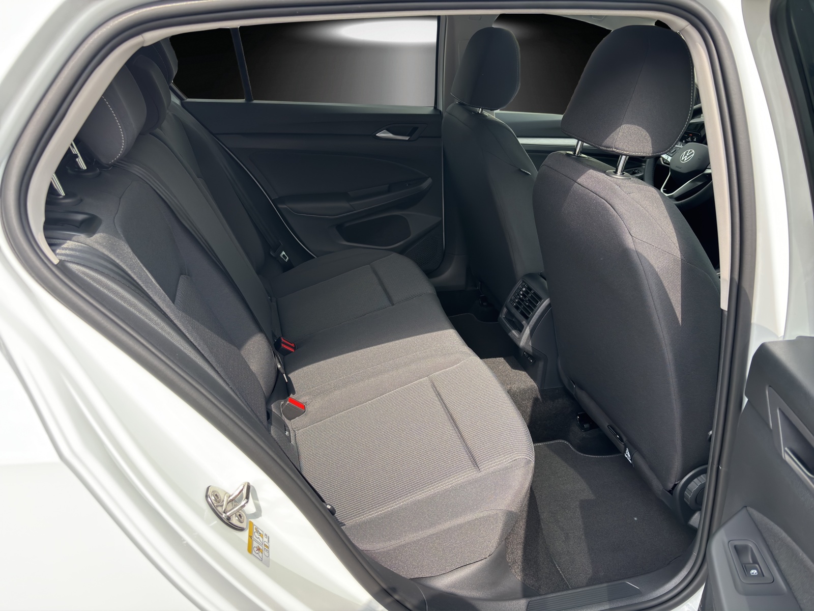 VW Golf 1.5 e TSI mHEV Basis DSG-image-7