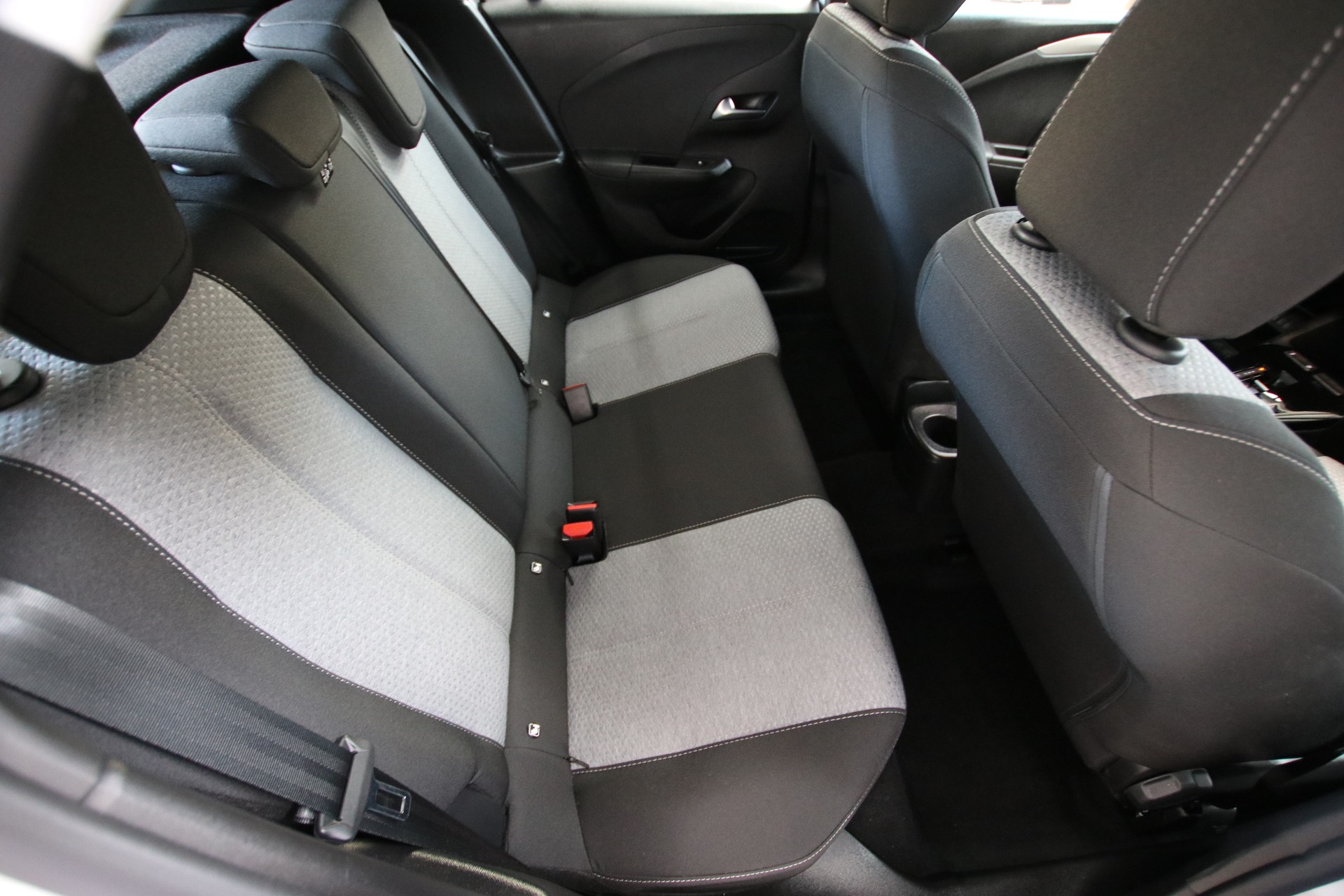 OPEL Corsa 1.2 TP Edition A-image-14