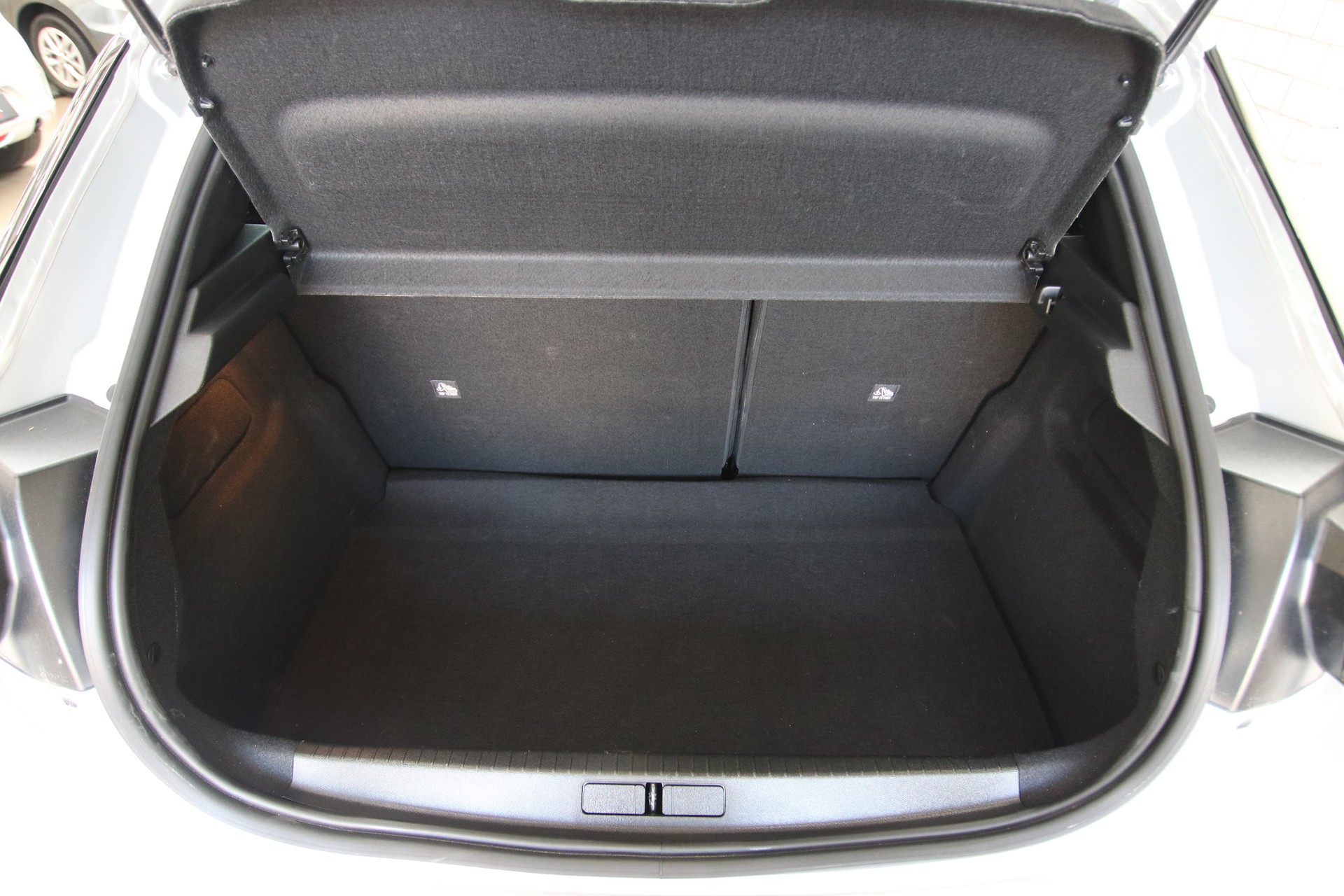 OPEL Corsa 1.2 TP Edition A-image-15