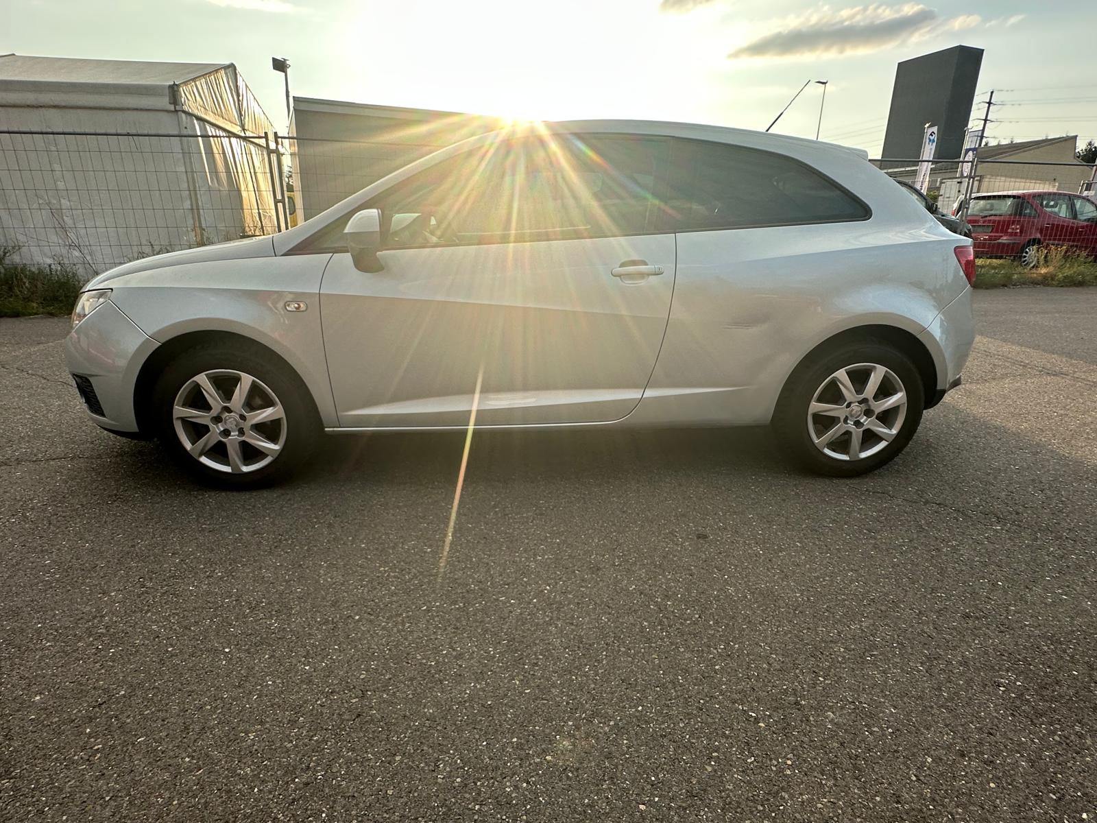 SEAT Ibiza SC 1.6 Sport-image-4