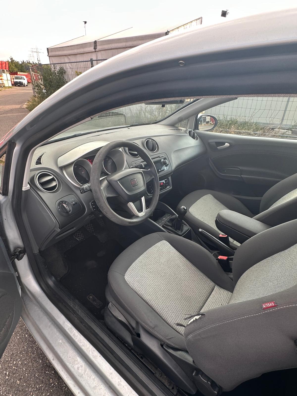 SEAT Ibiza SC 1.6 Sport-image-3