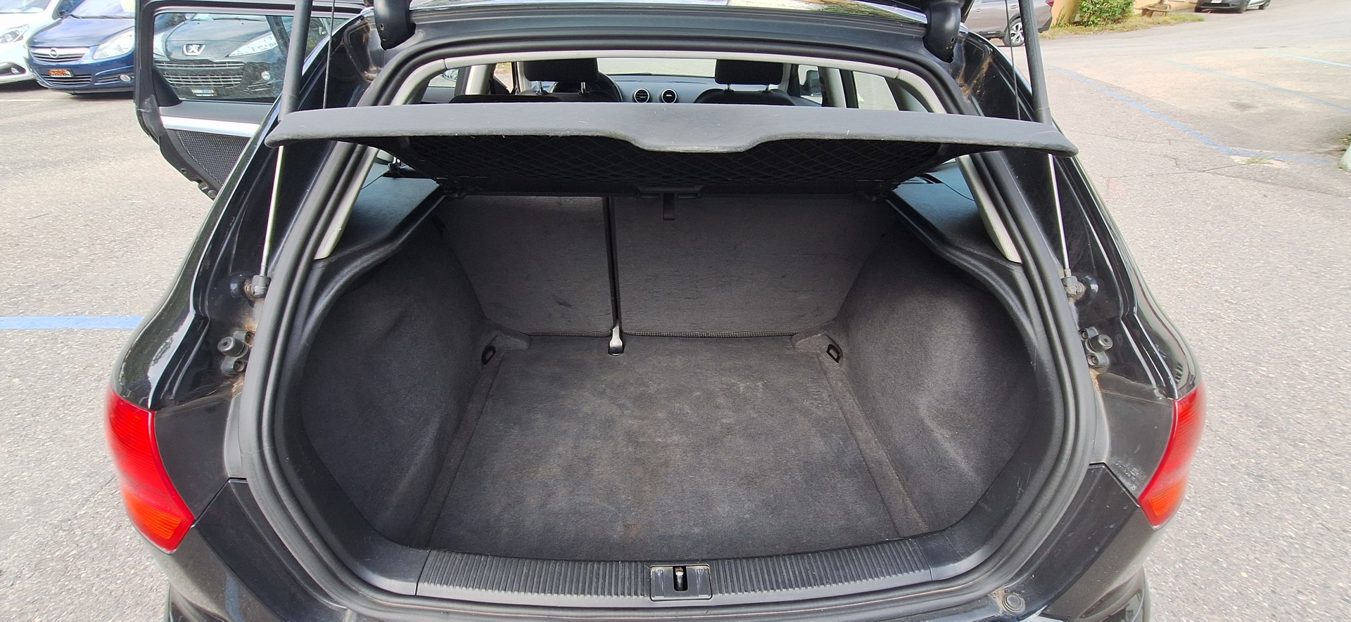 AUDI A3 Sportback 2.0 Turbo FSI Ambiente-image-10