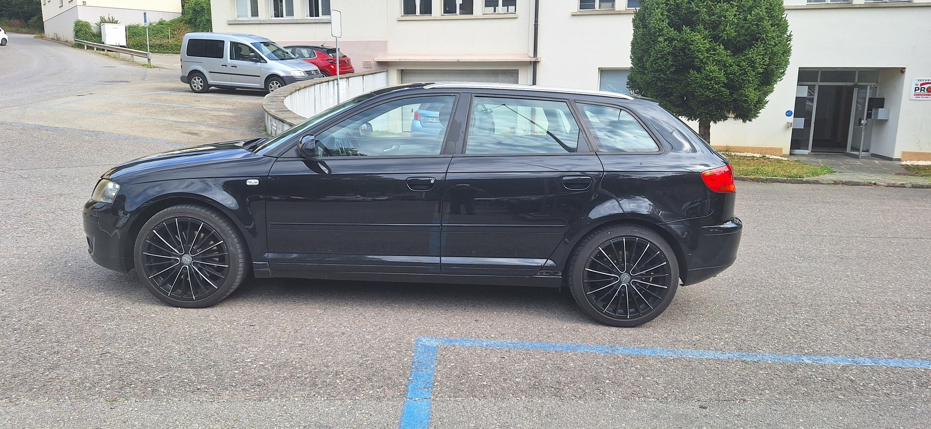 AUDI A3 Sportback 2.0 Turbo FSI Ambiente-showroom-element-3