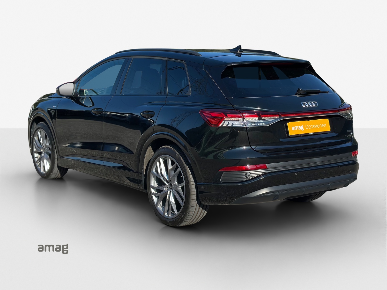 AUDI Q4 e-tron 50 quattro-showroom-element-2
