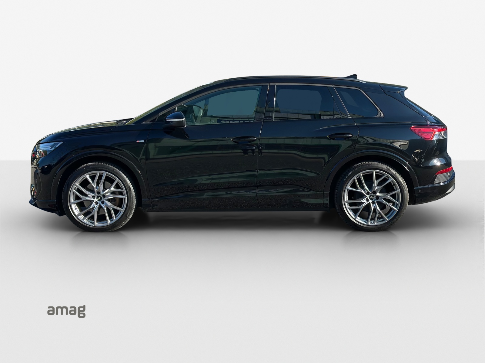 AUDI Q4 e-tron 50 quattro-showroom-element-1