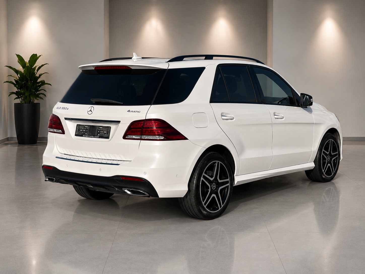 MERCEDES-BENZ GLE 350 d | 1.Hand | CH-Fahrzeug | Designo Diamantweiss | AMG Line | KEYLESS-GO | AHK | 360° Kamera | Softclose**-image-3