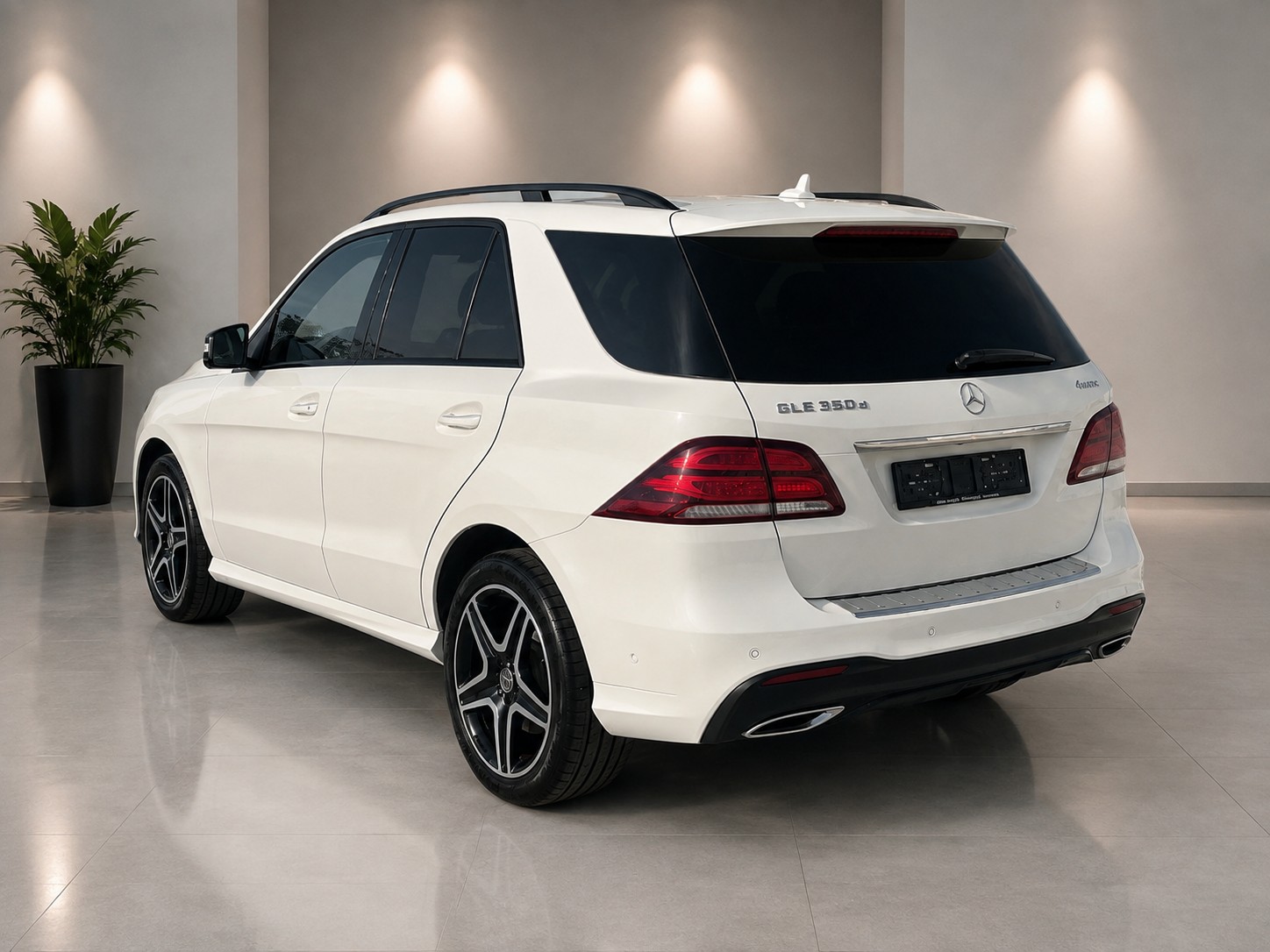 MERCEDES-BENZ GLE 350 d | 1.Hand | CH-Fahrzeug | Designo Diamantweiss | AMG Line | KEYLESS-GO | AHK | 360° Kamera | Softclose**-image-2