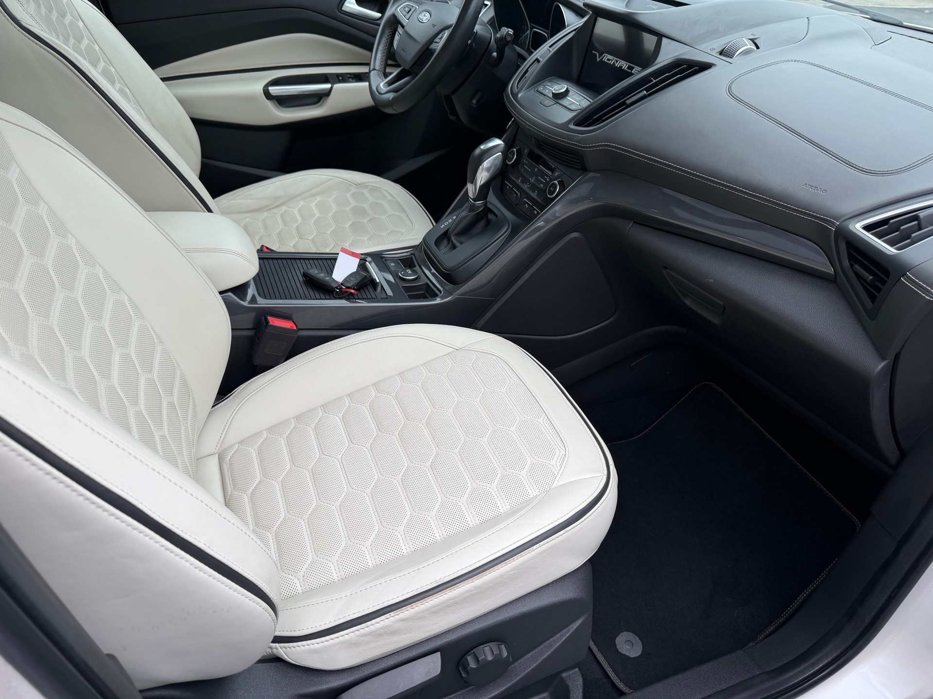 FORD Kuga 2.0 TDCi Vignale 4WD PowerShift-image-15