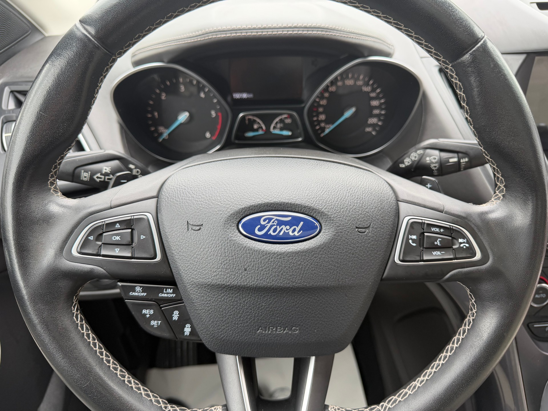 FORD Kuga 2.0 TDCi Vignale 4WD PowerShift-image-16