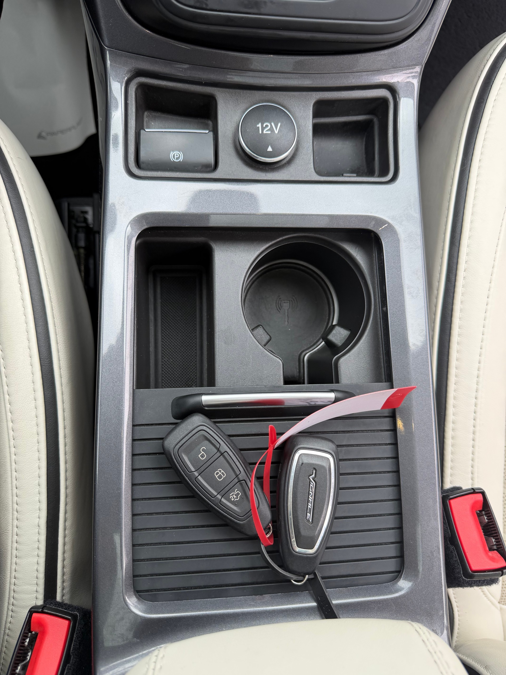 FORD Kuga 2.0 TDCi Vignale 4WD PowerShift-image-17