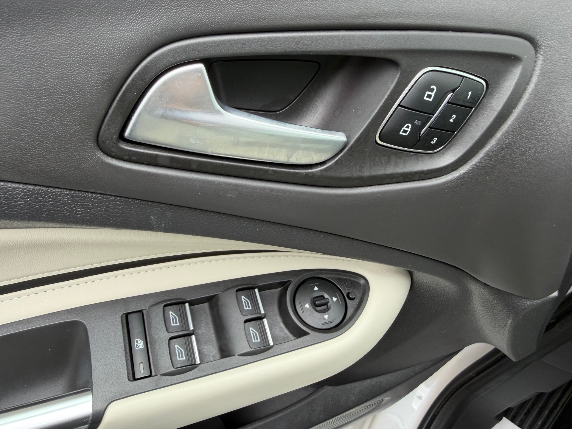FORD Kuga 2.0 TDCi Vignale 4WD PowerShift-image-10