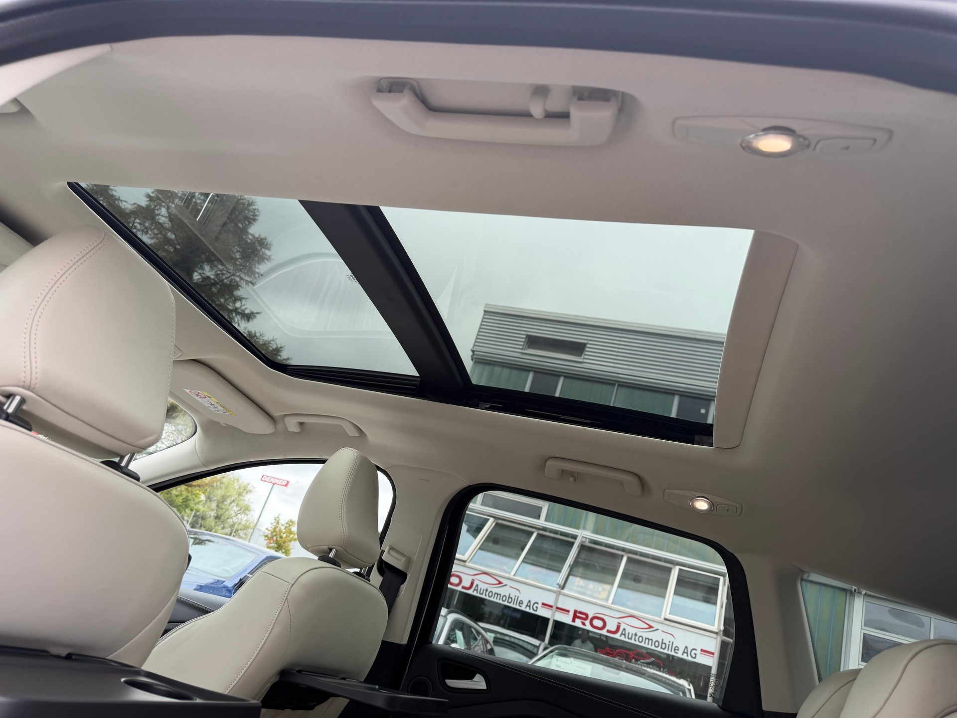 FORD Kuga 2.0 TDCi Vignale 4WD PowerShift-image-11