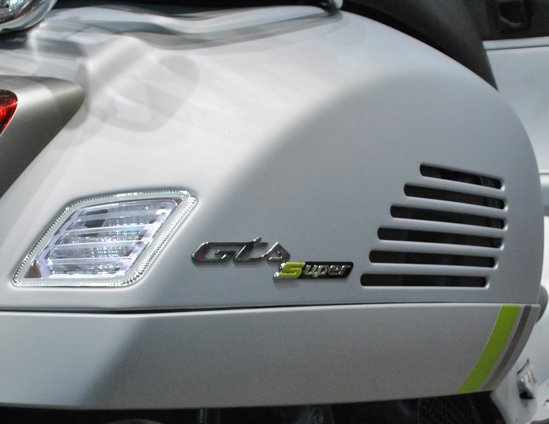 PIAGGIO Vespa GTS 125 Super Tech ABS-image-7