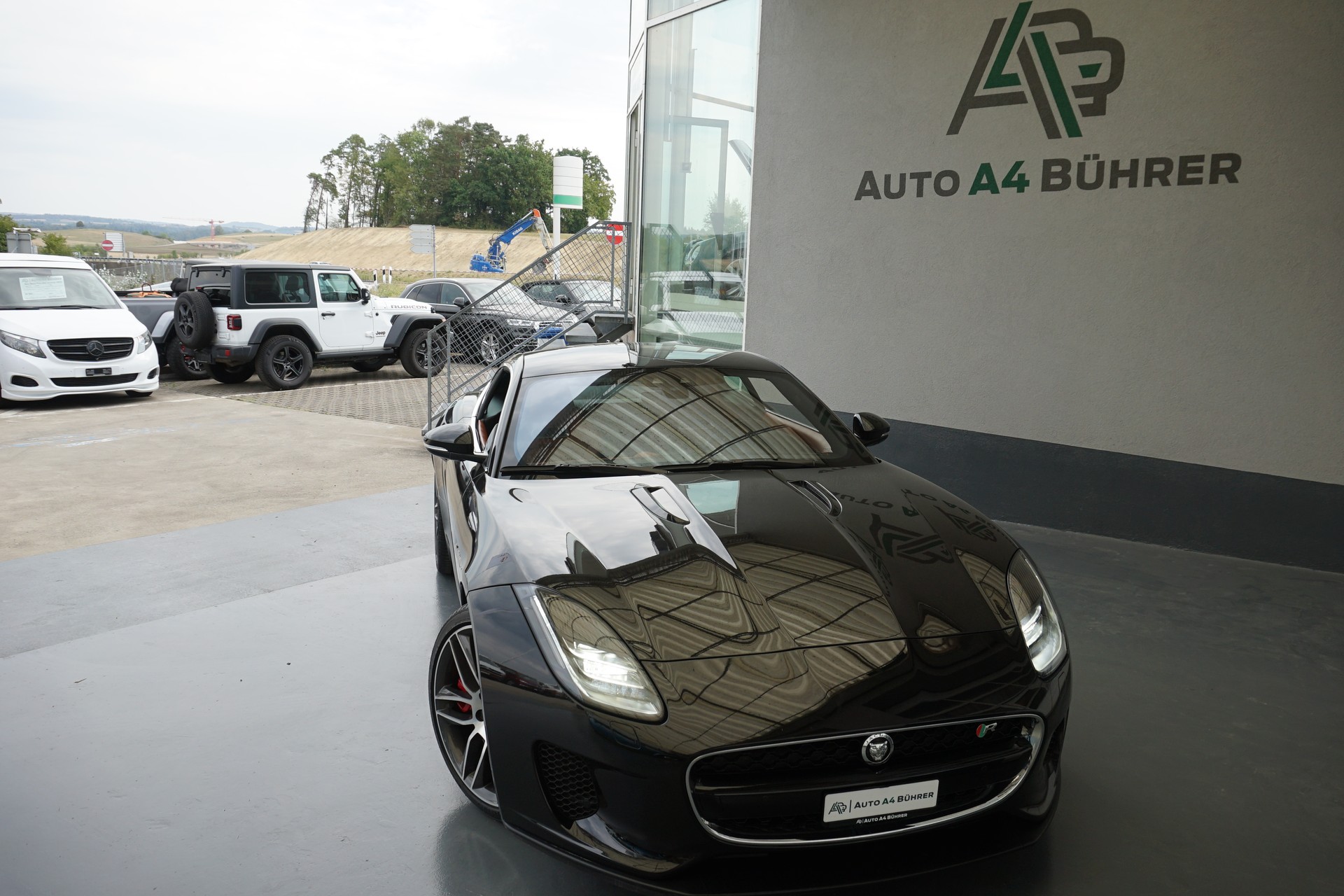 JAGUAR F-Type 2.0 I4 R-Dynamic 300PS Coupé-showroom-element-3
