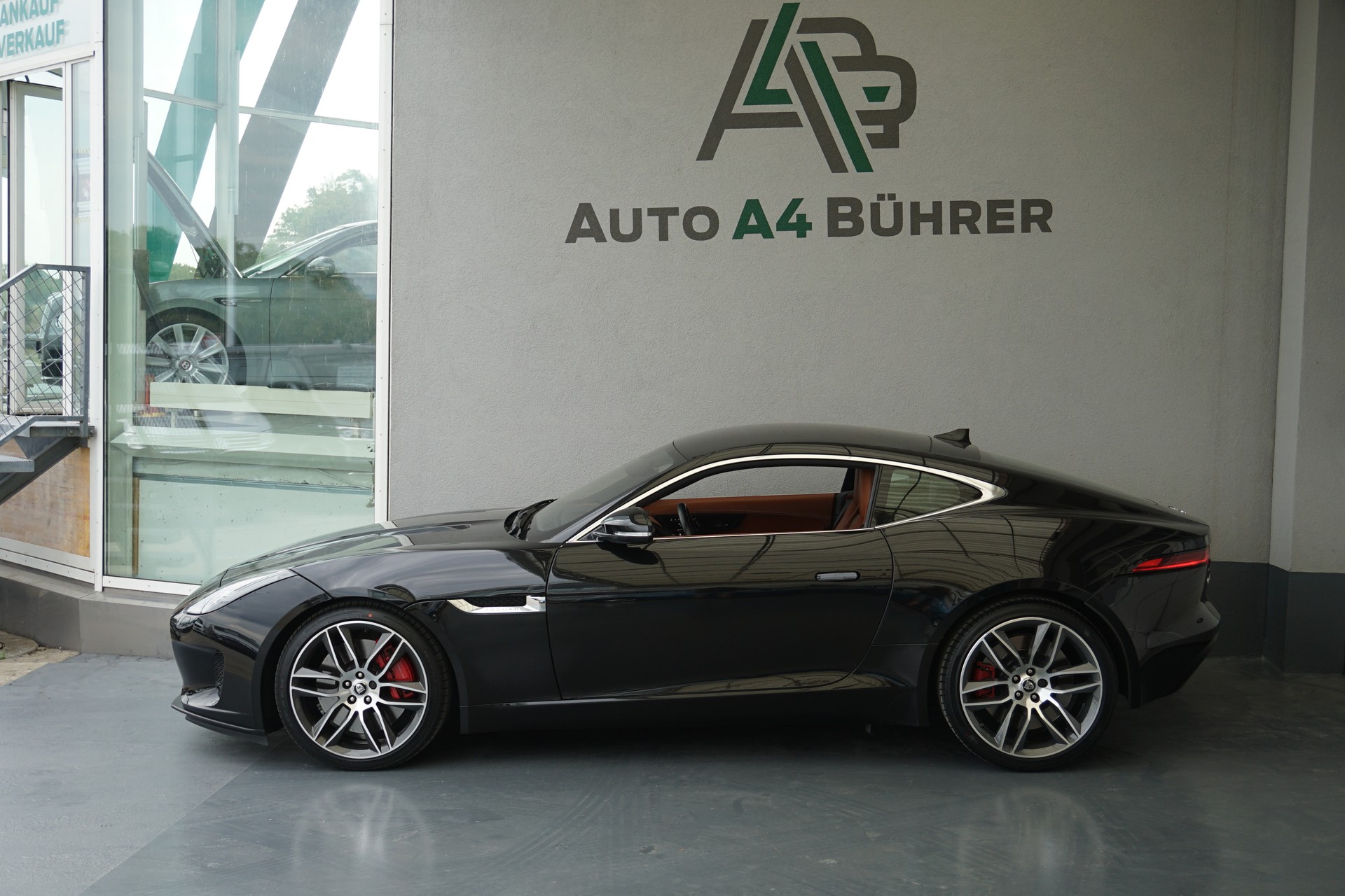 JAGUAR F-Type 2.0 I4 R-Dynamic 300PS Coupé-showroom-element-1